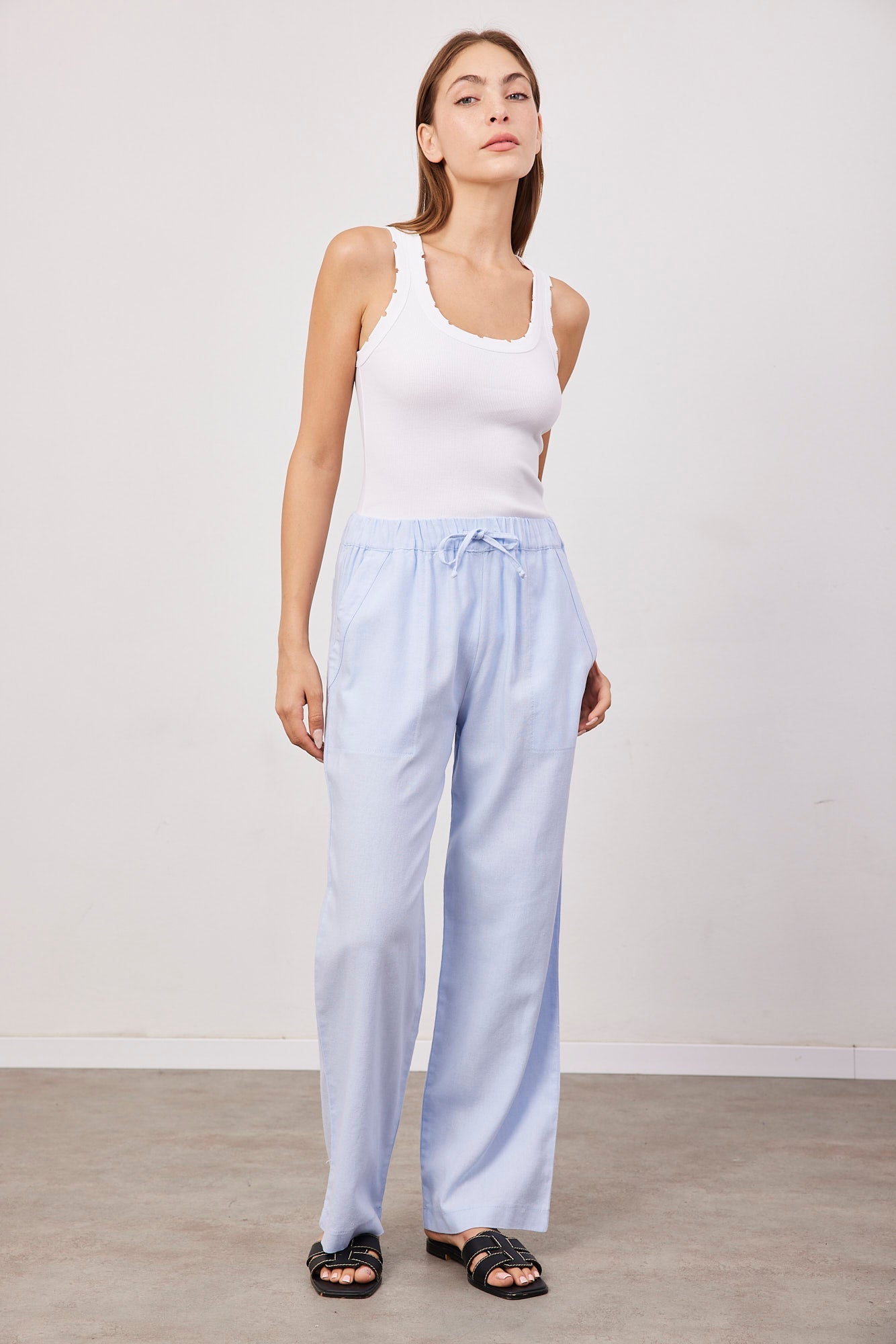 מכנסיים במראה פשתן עם קשירה - ITAY BRANDS