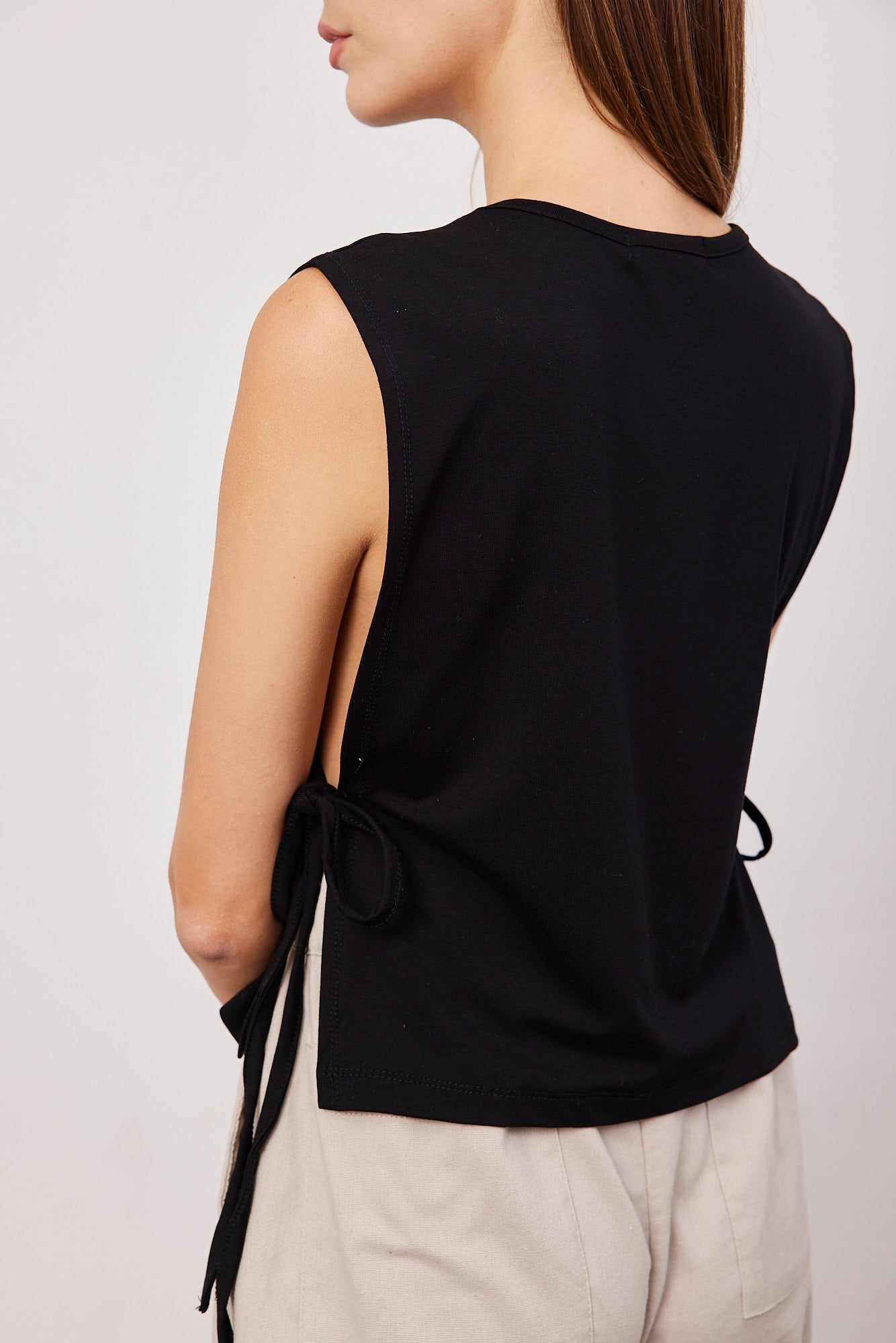 טופ עם קשירה בצדדים - ITAY BRANDS