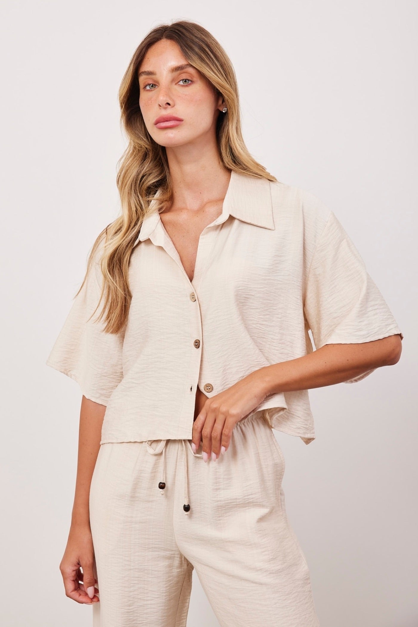 חולצת קרופ מכופתרת בטקסטורה - ITAY BRANDS