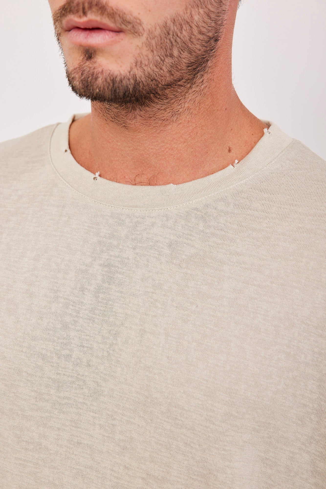 טישרט בגזרה רחבה עם קרעים - ITAY BRANDS