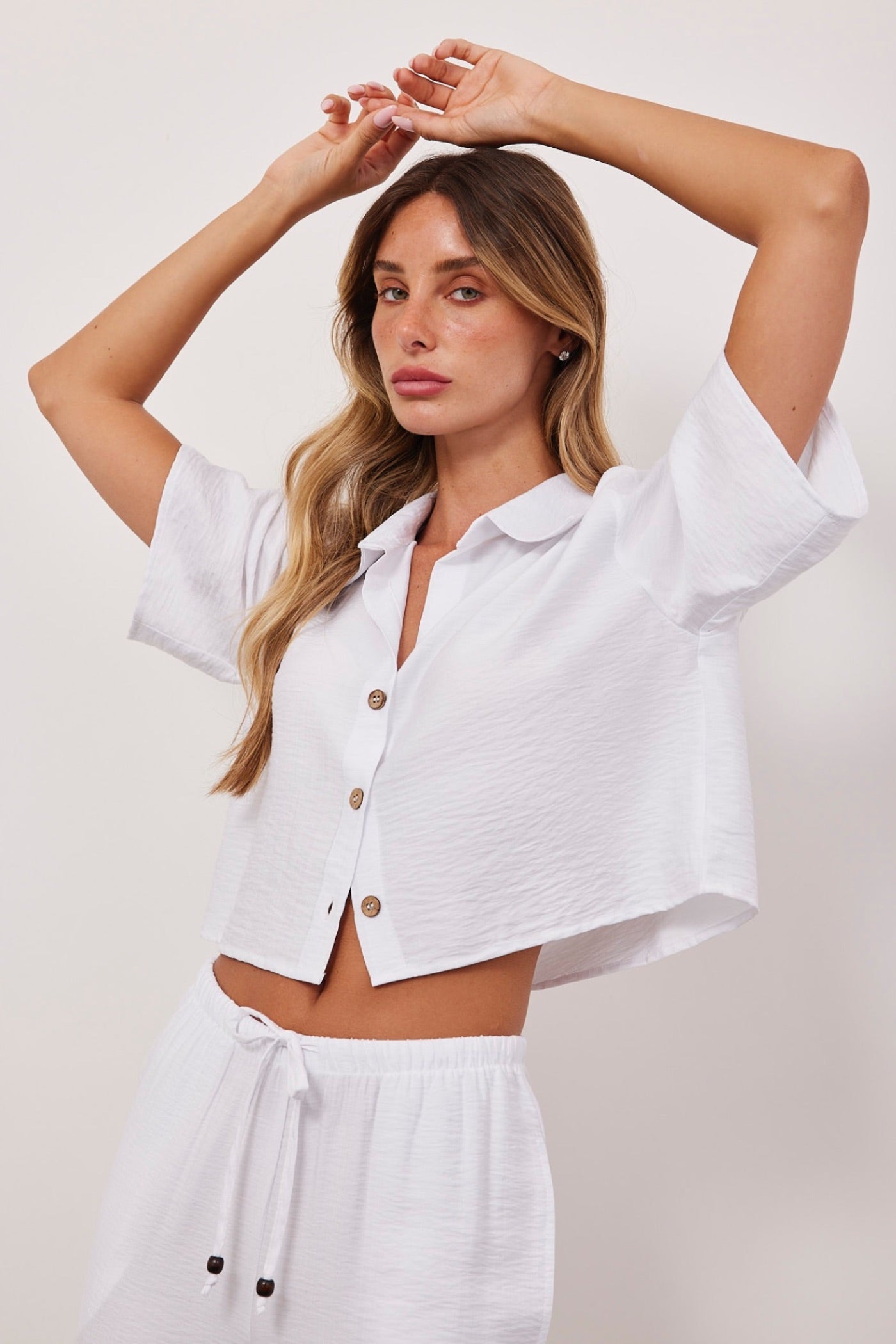 חולצת קרופ מכופתרת בטקסטורה - ITAY BRANDS