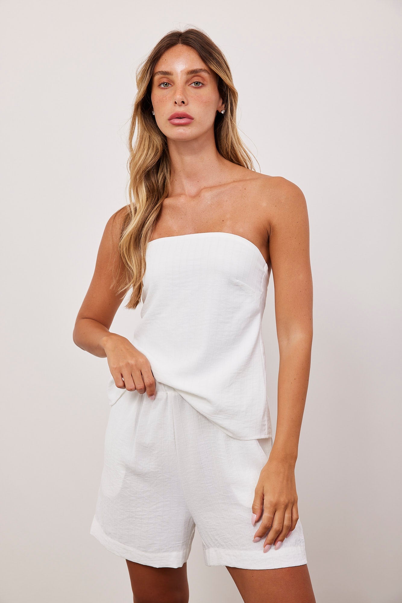 סטרפלס במראה סאטן עם קשירה בגב - ITAY BRANDS