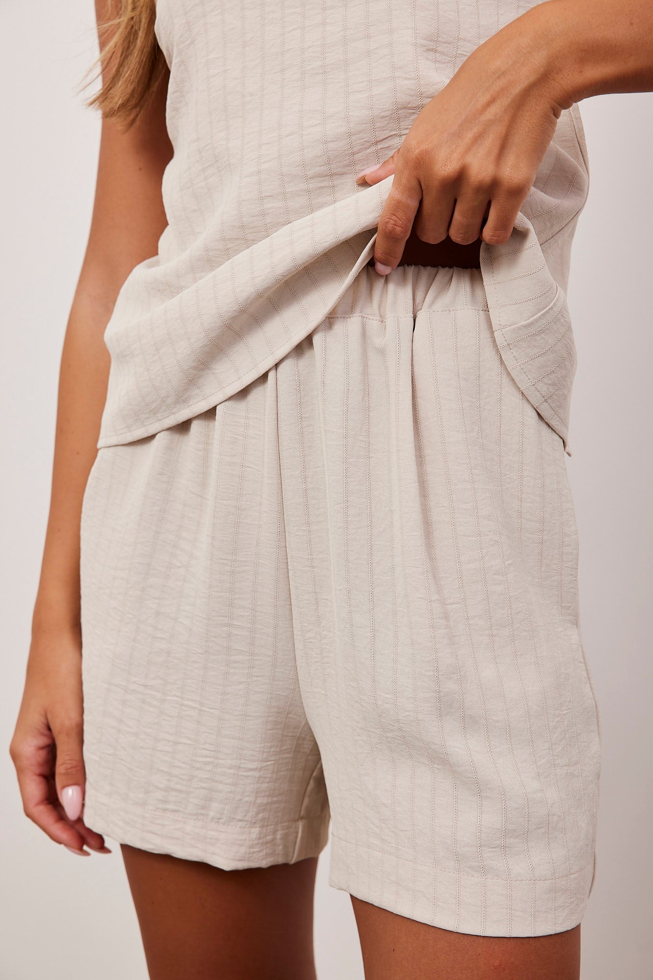 מכנסיים קצרים במראה סאטן - ITAY BRANDS