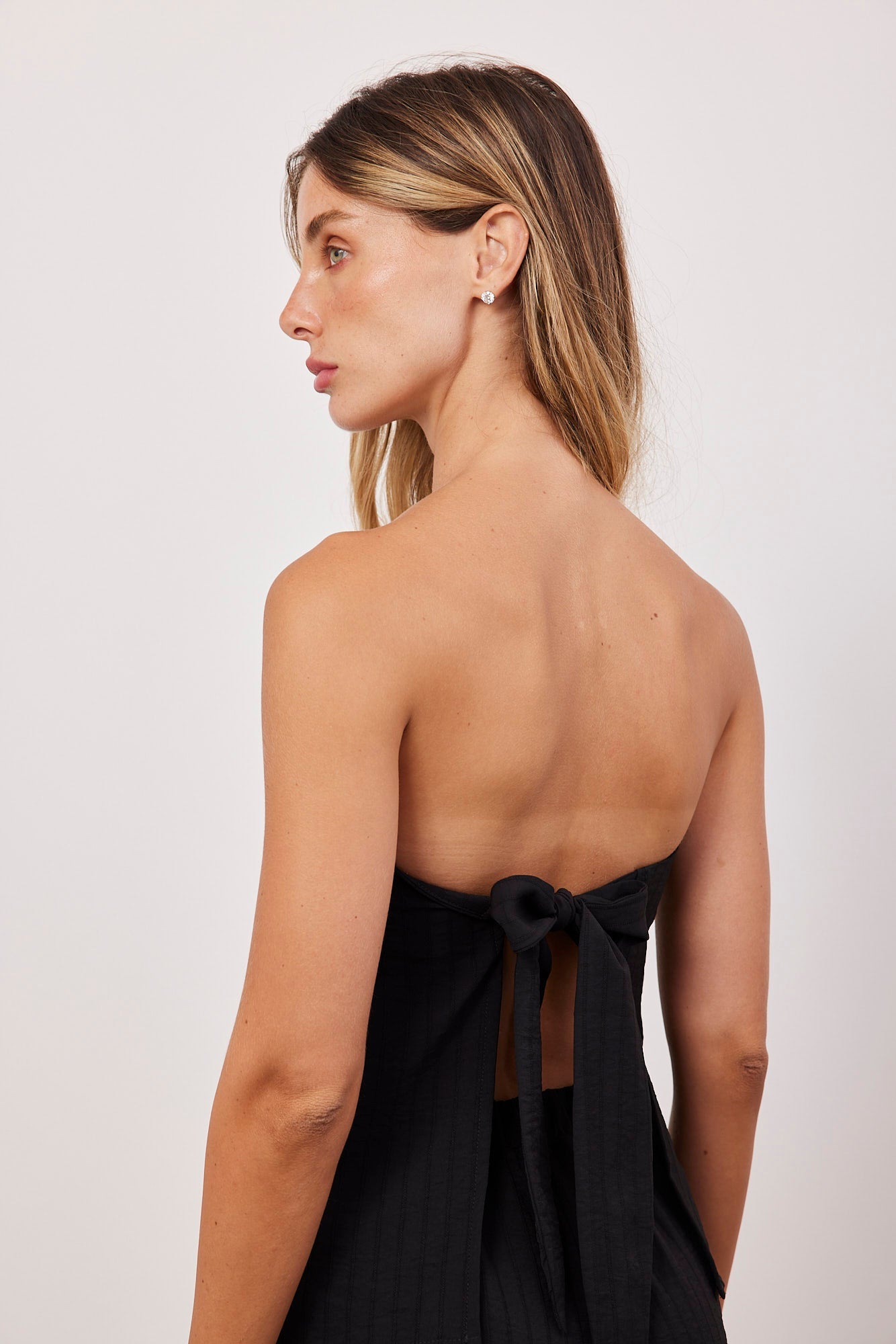 סטרפלס במראה סאטן עם קשירה בגב - ITAY BRANDS