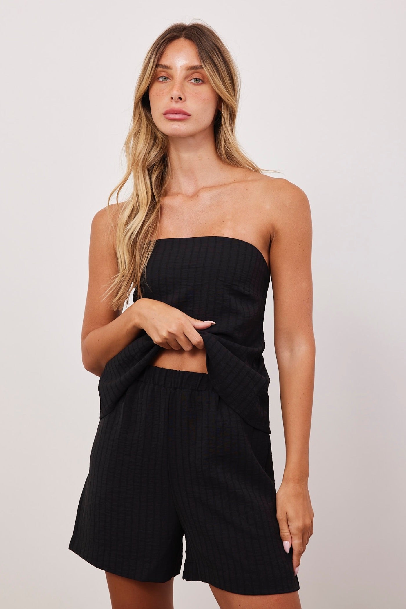 סטרפלס במראה סאטן עם קשירה בגב - ITAY BRANDS