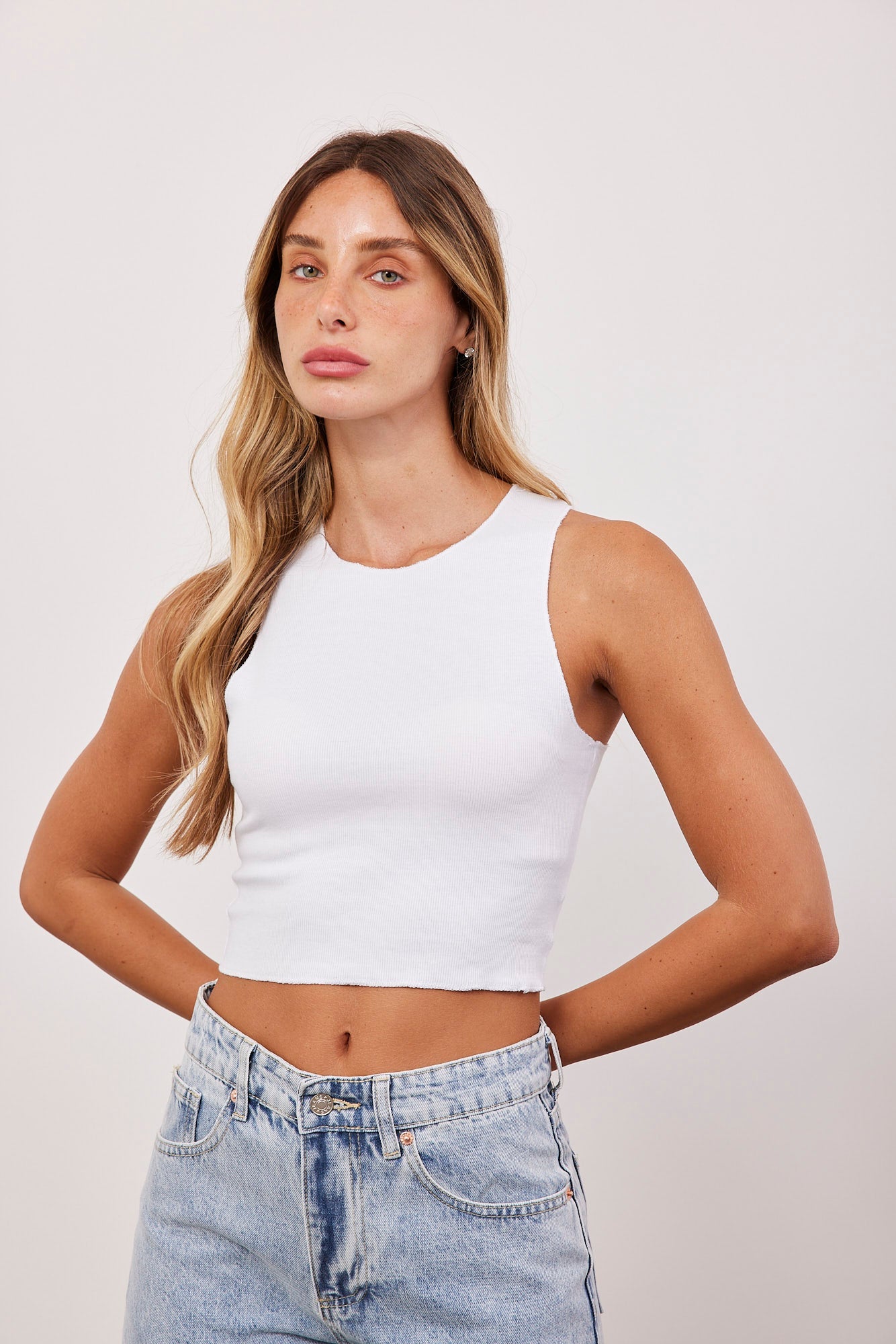 גופיית קרופ בסיומת גזורה - ITAY BRANDS