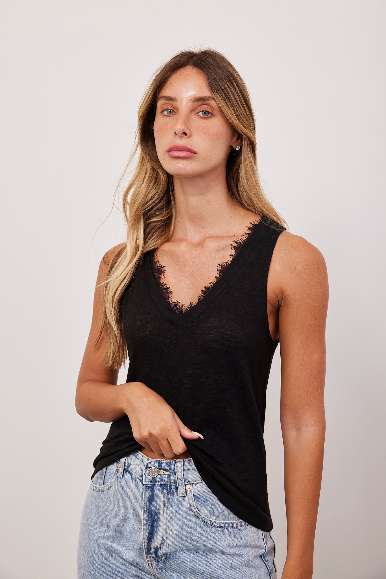 גופיית סלאב בשילוב תחרה - ITAY BRANDS