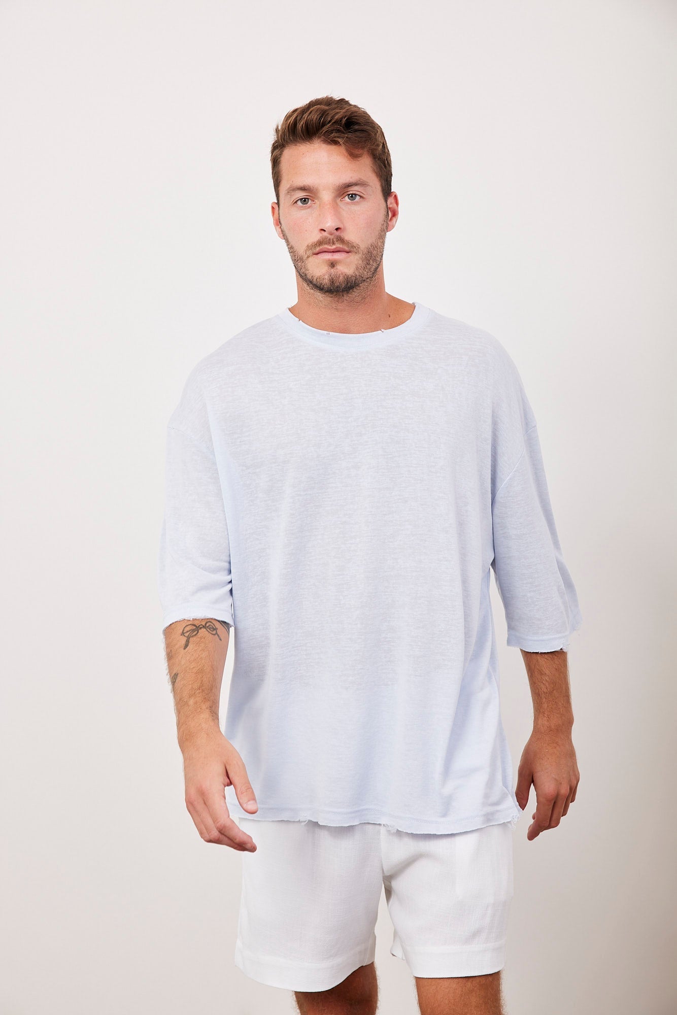 טישרט בגזרה רחבה עם קרעים - ITAY BRANDS