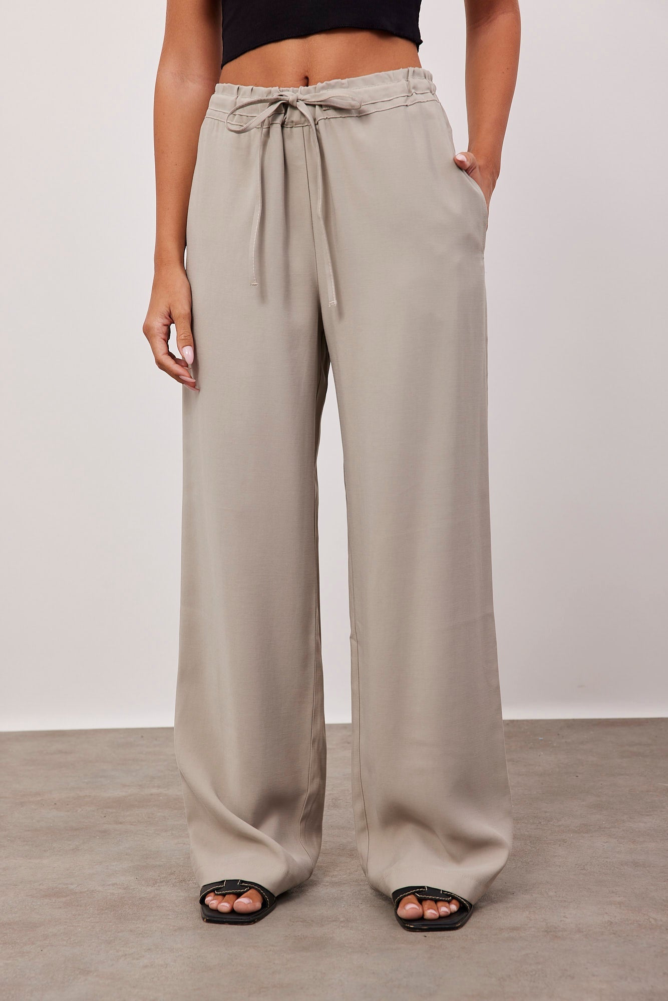 מכנסיים ארוכים עם קשירה במותן - ITAY BRANDS