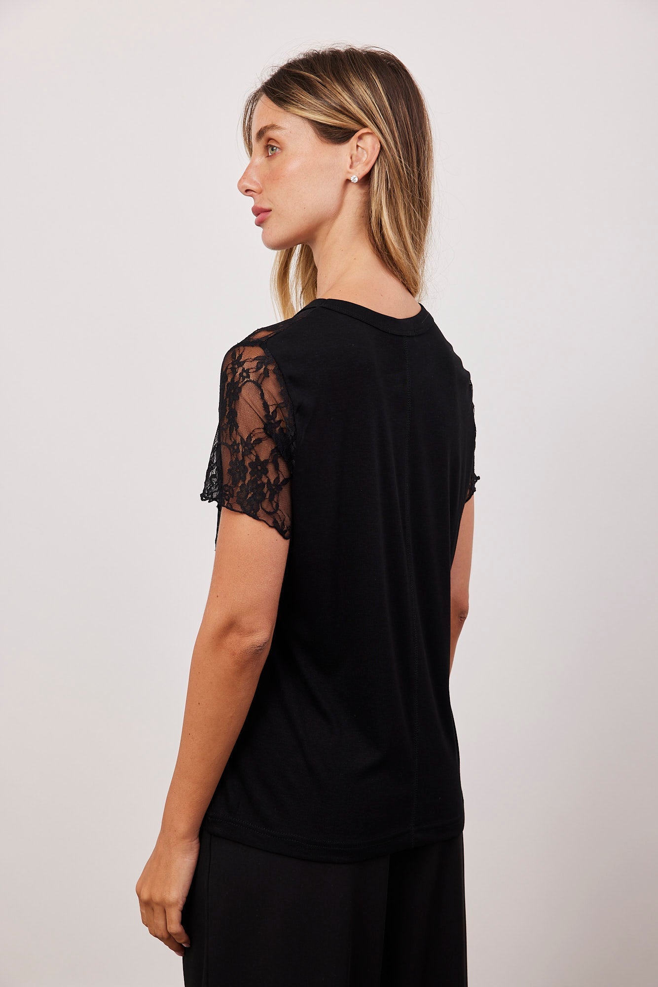 חולצת תחרה שקפקפה - ITAY BRANDS