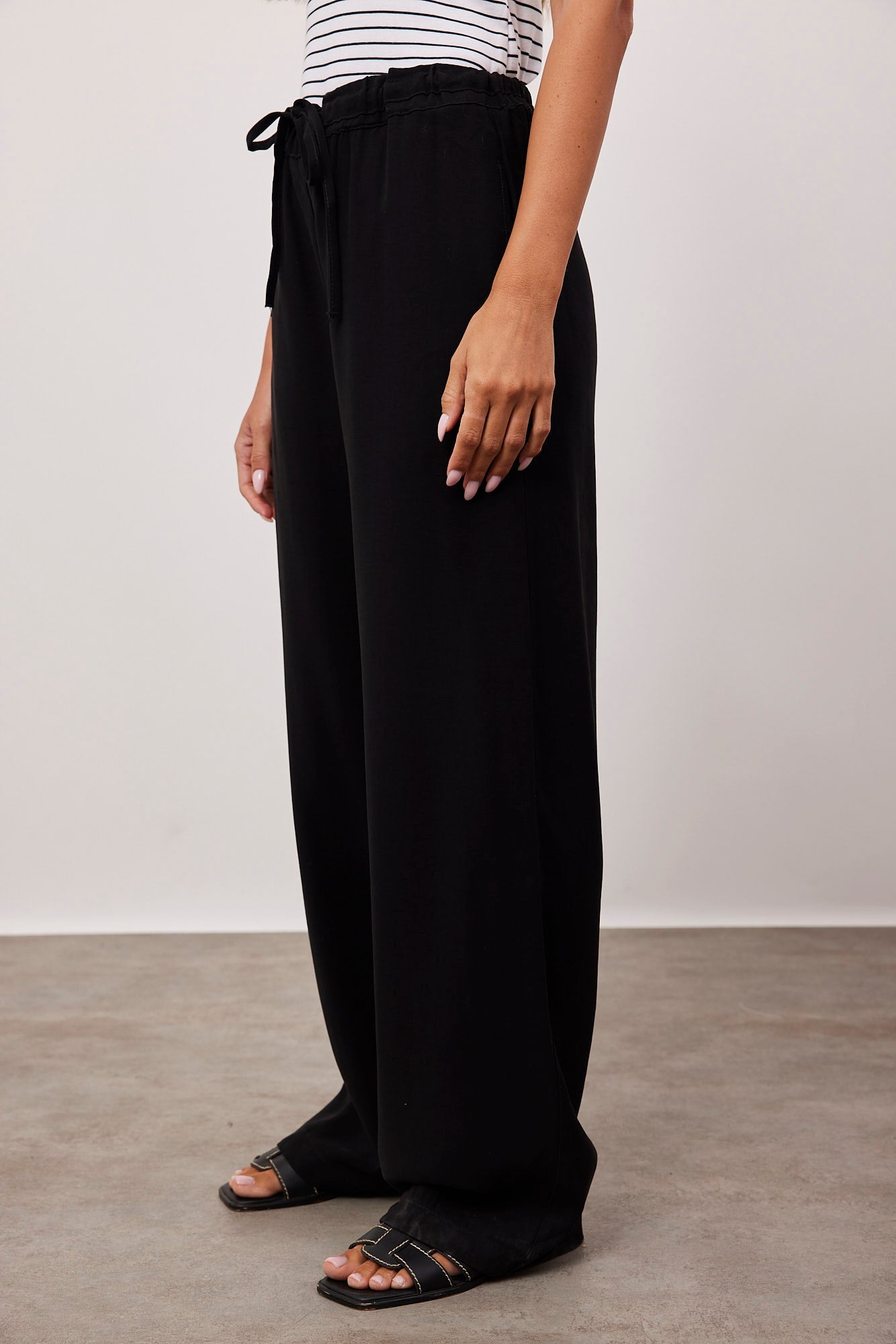 מכנסיים ארוכים עם קשירה במותן - ITAY BRANDS