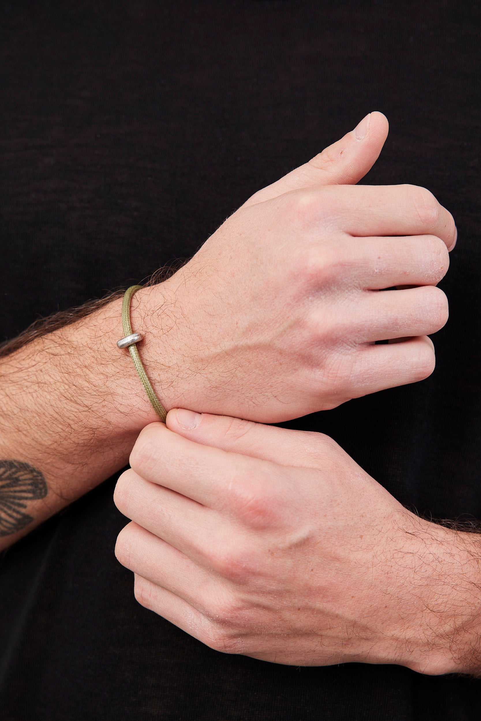 צמיד חבל בגוון זית