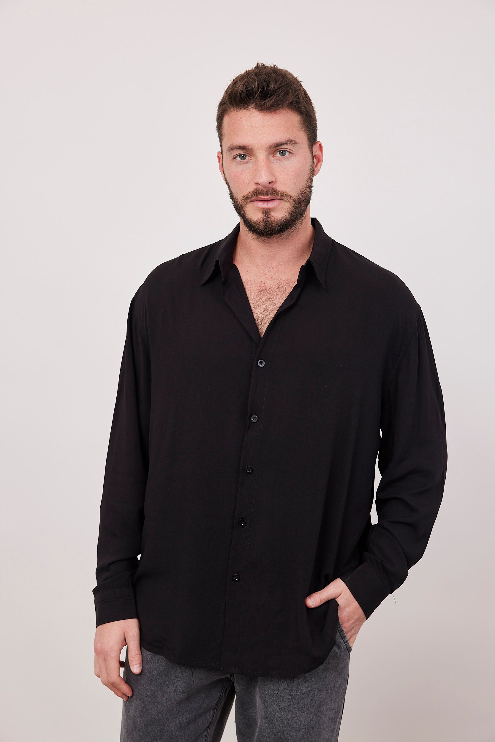 חולצה מכופתרת בייסיק עם צווארון