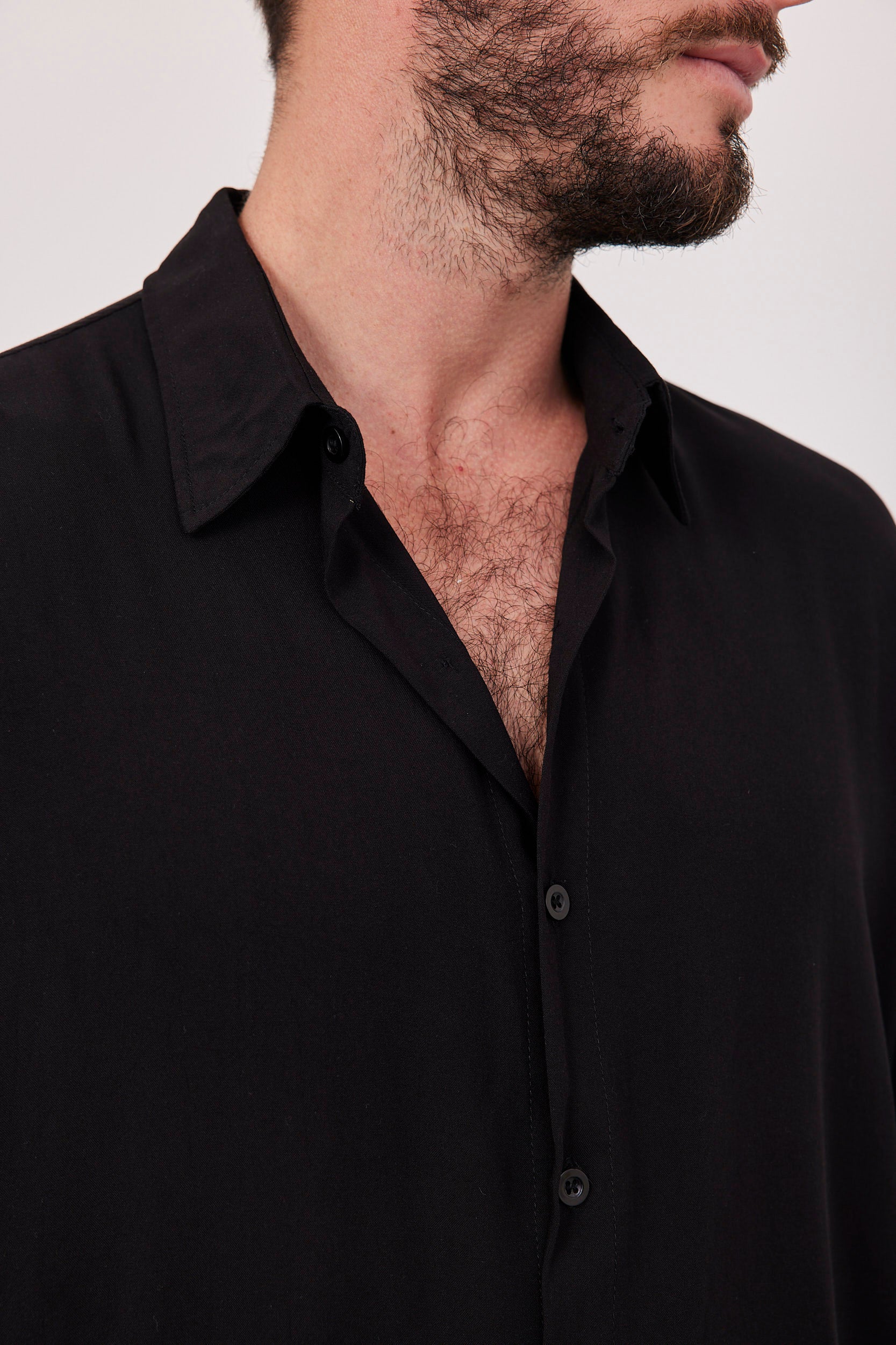 חולצה מכופתרת בייסיק עם צווארון