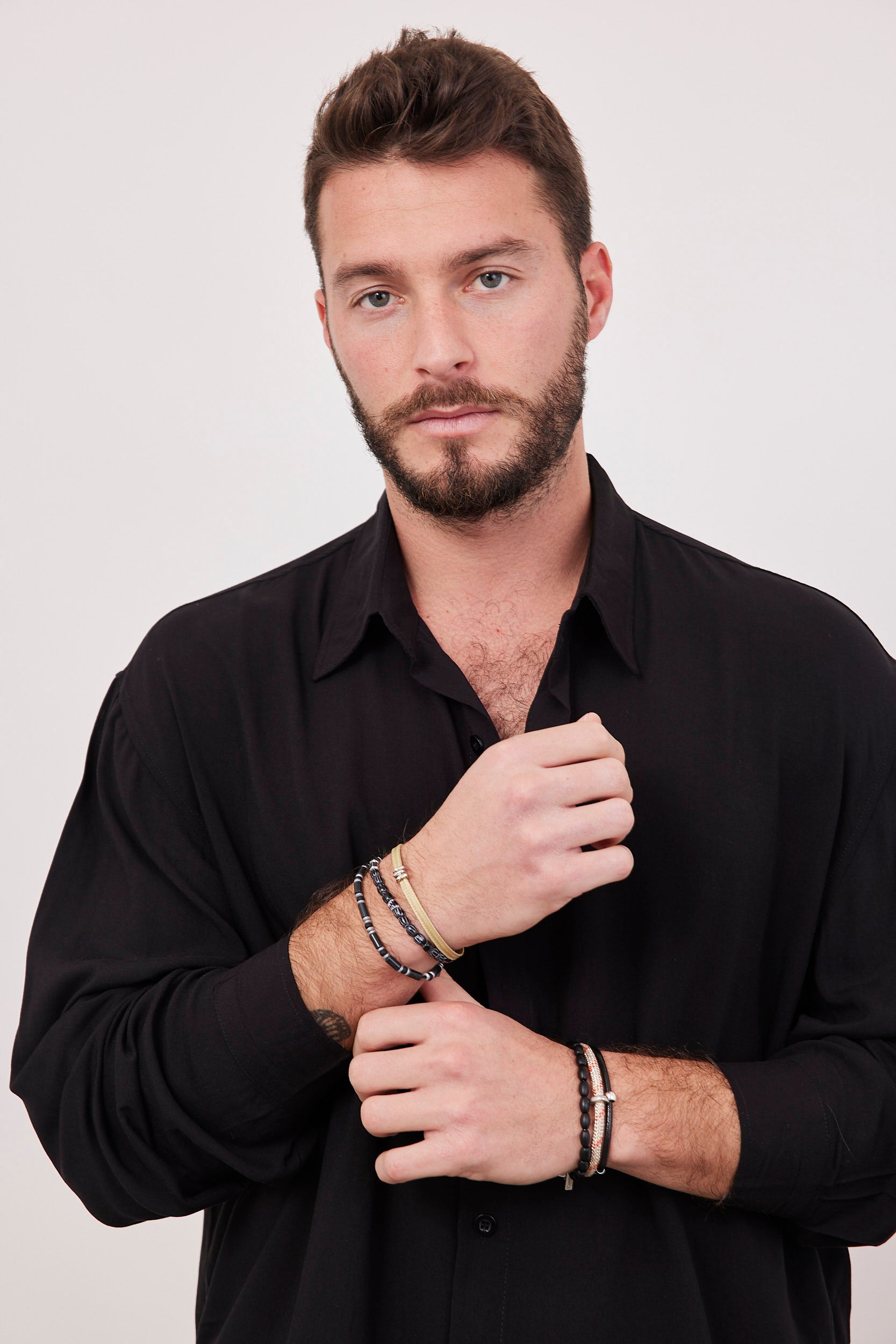 חולצה מכופתרת בייסיק עם צווארון