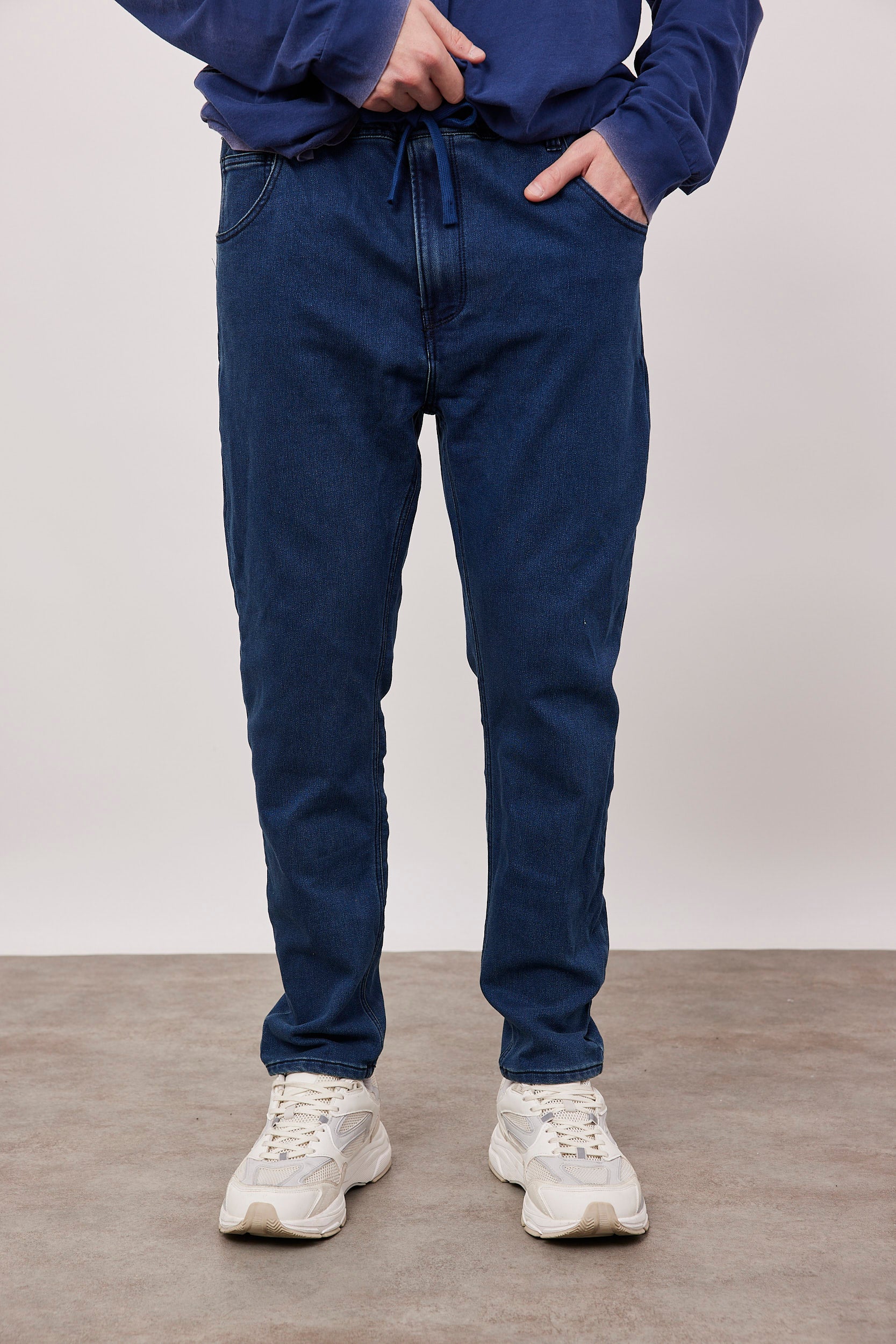 ג'ינס עם גומי ושרוך