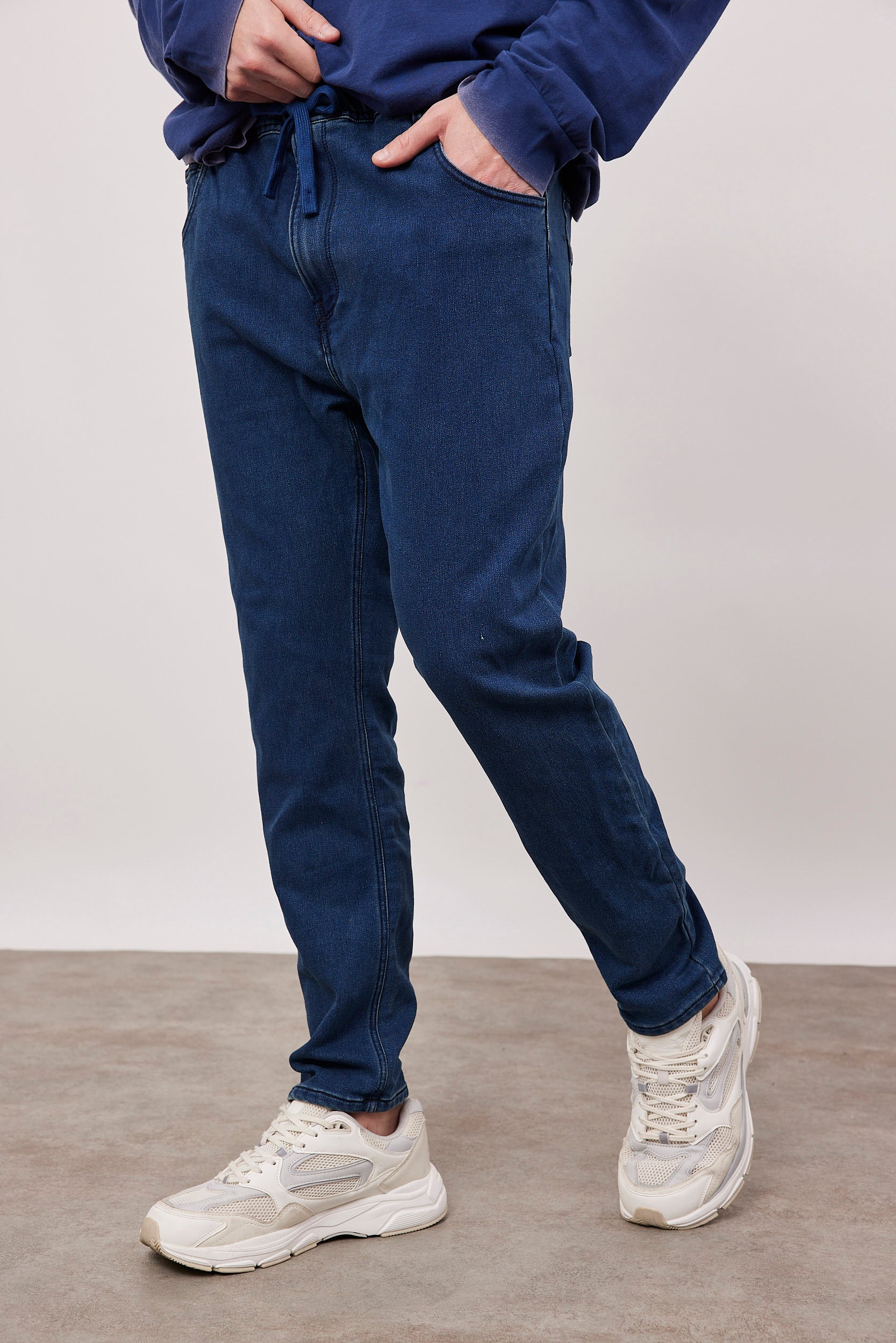 ג'ינס עם גומי ושרוך