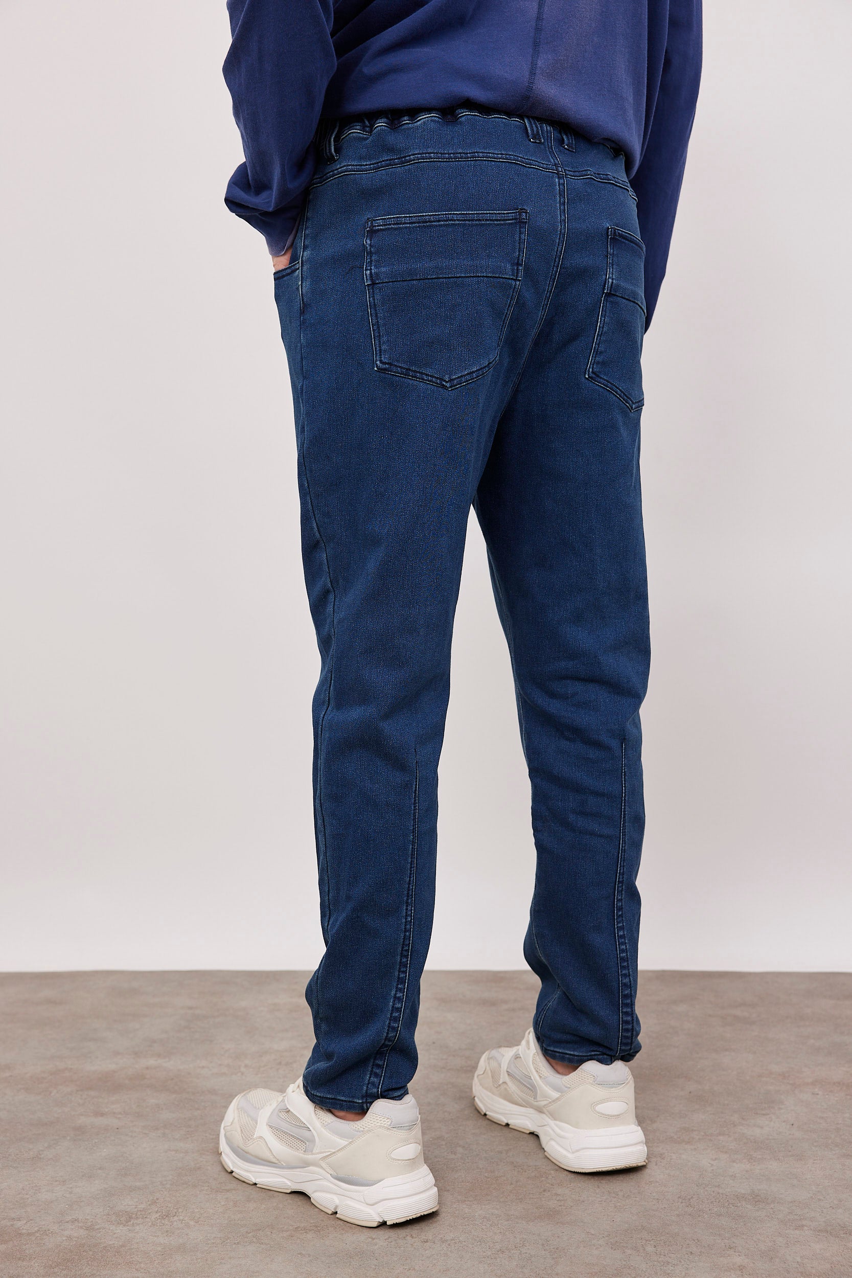 ג'ינס עם גומי ושרוך