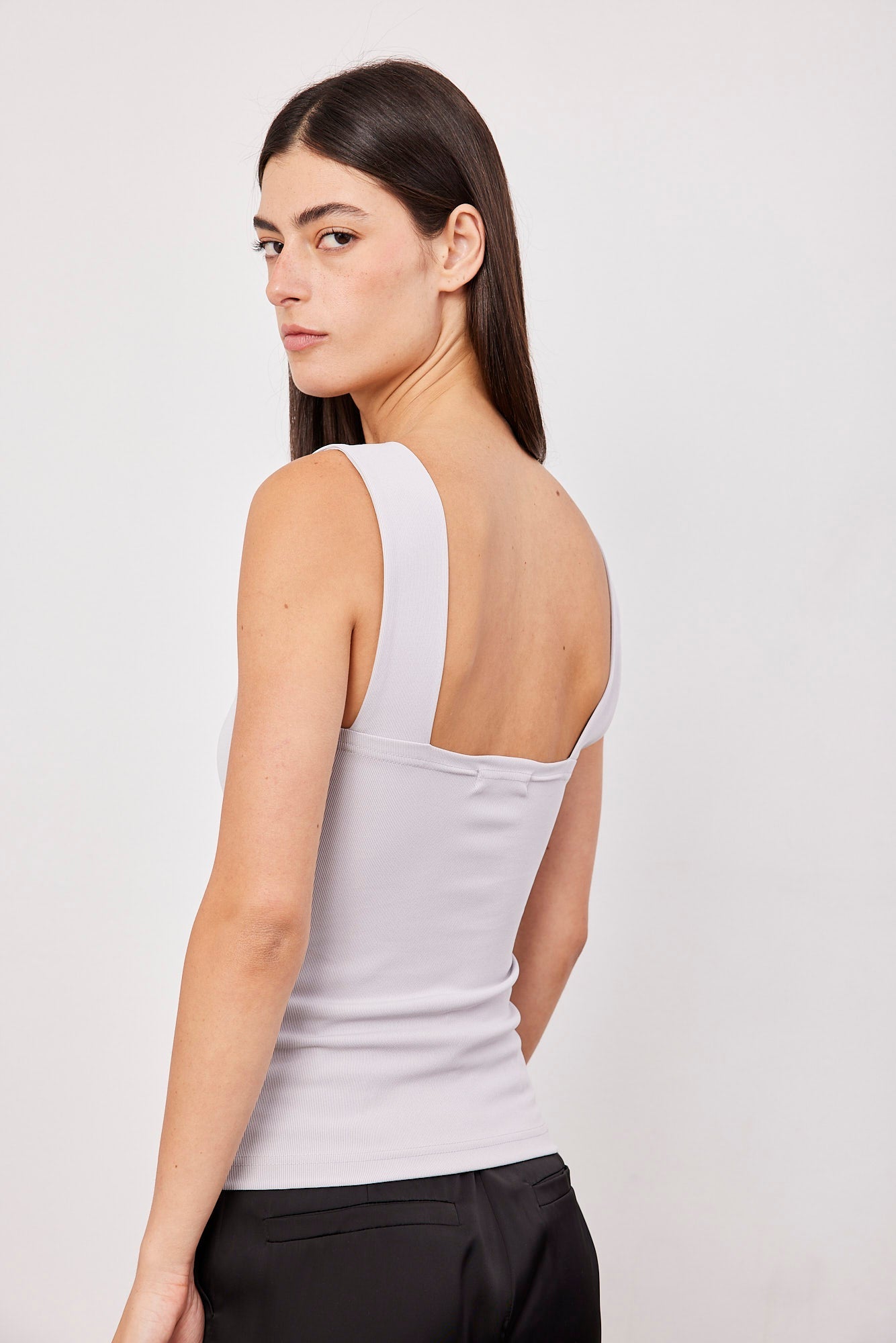 גופייה מבד מחטב עם כתפיות עבות - ITAY BRANDS