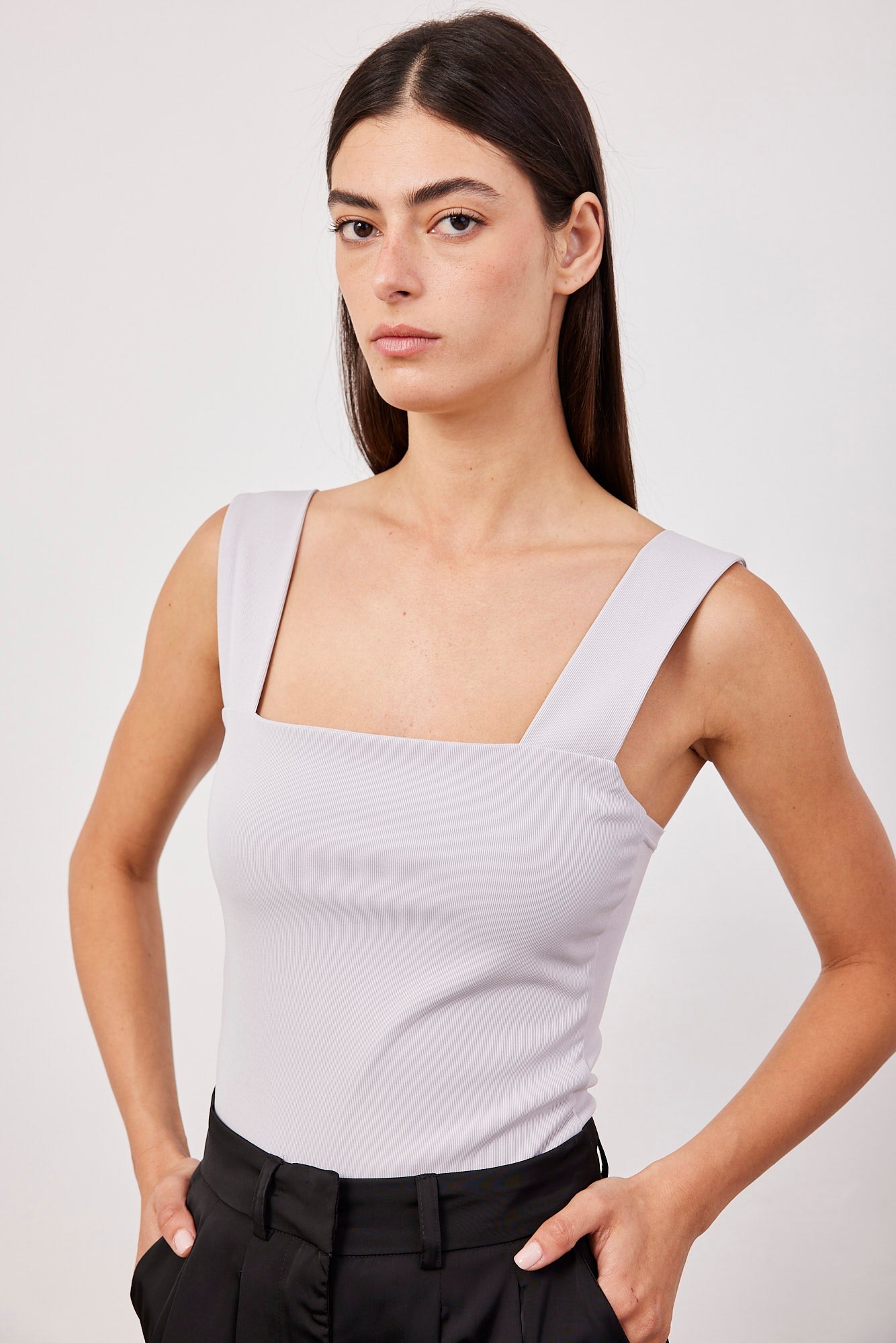 גופייה מבד מחטב עם כתפיות עבות - ITAY BRANDS