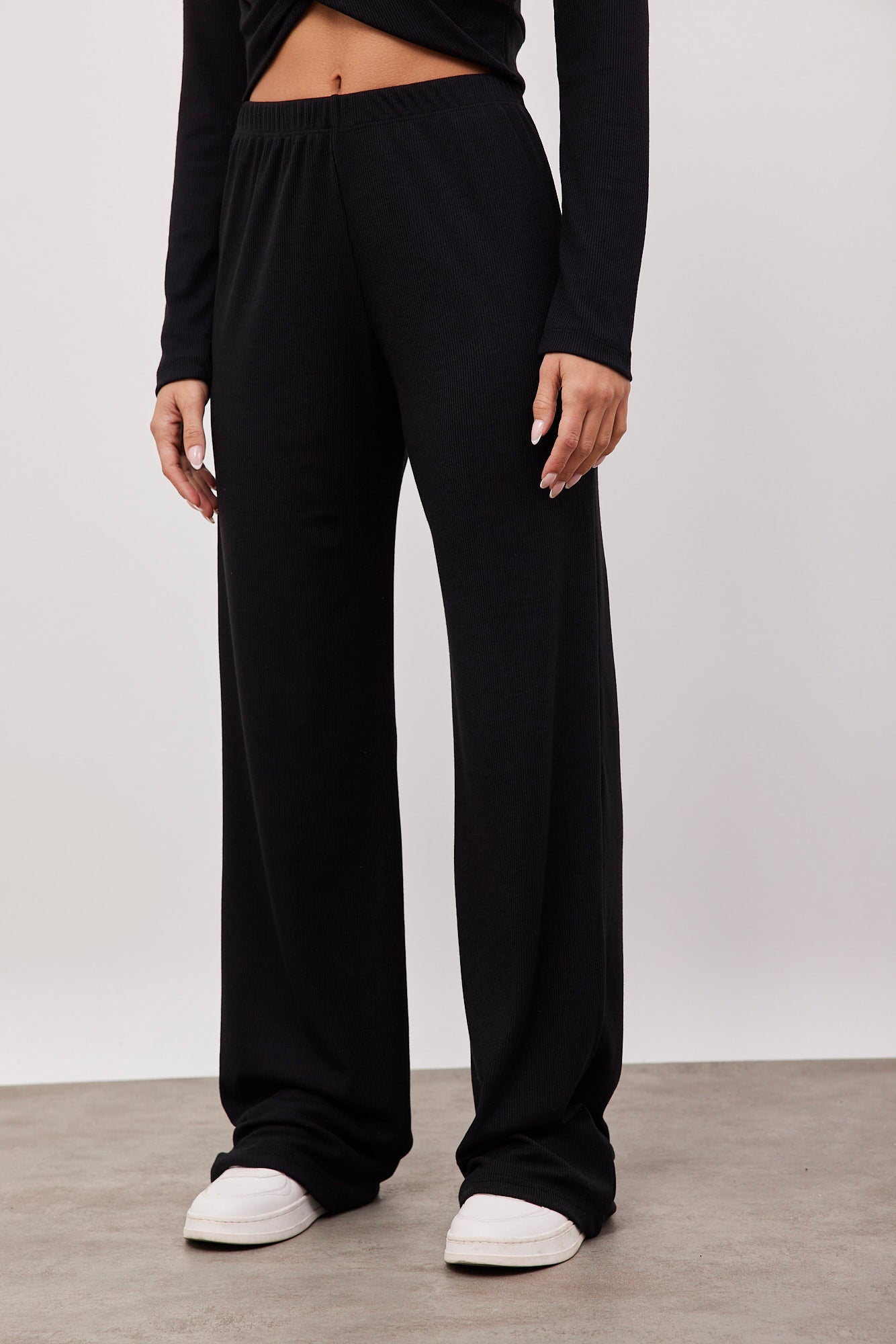 חליפה עם חולצת סיבוב - ITAY BRANDS