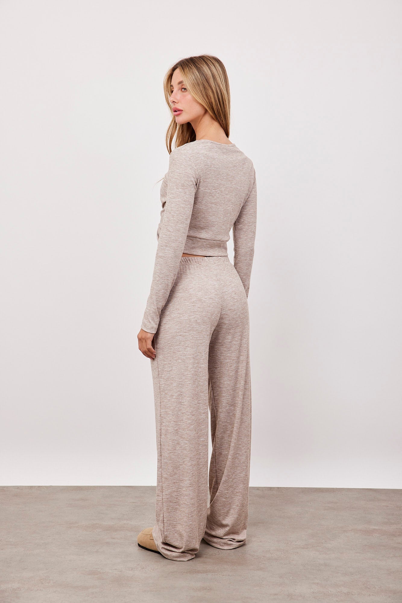 חליפה עם חולצת סיבוב - ITAY BRANDS