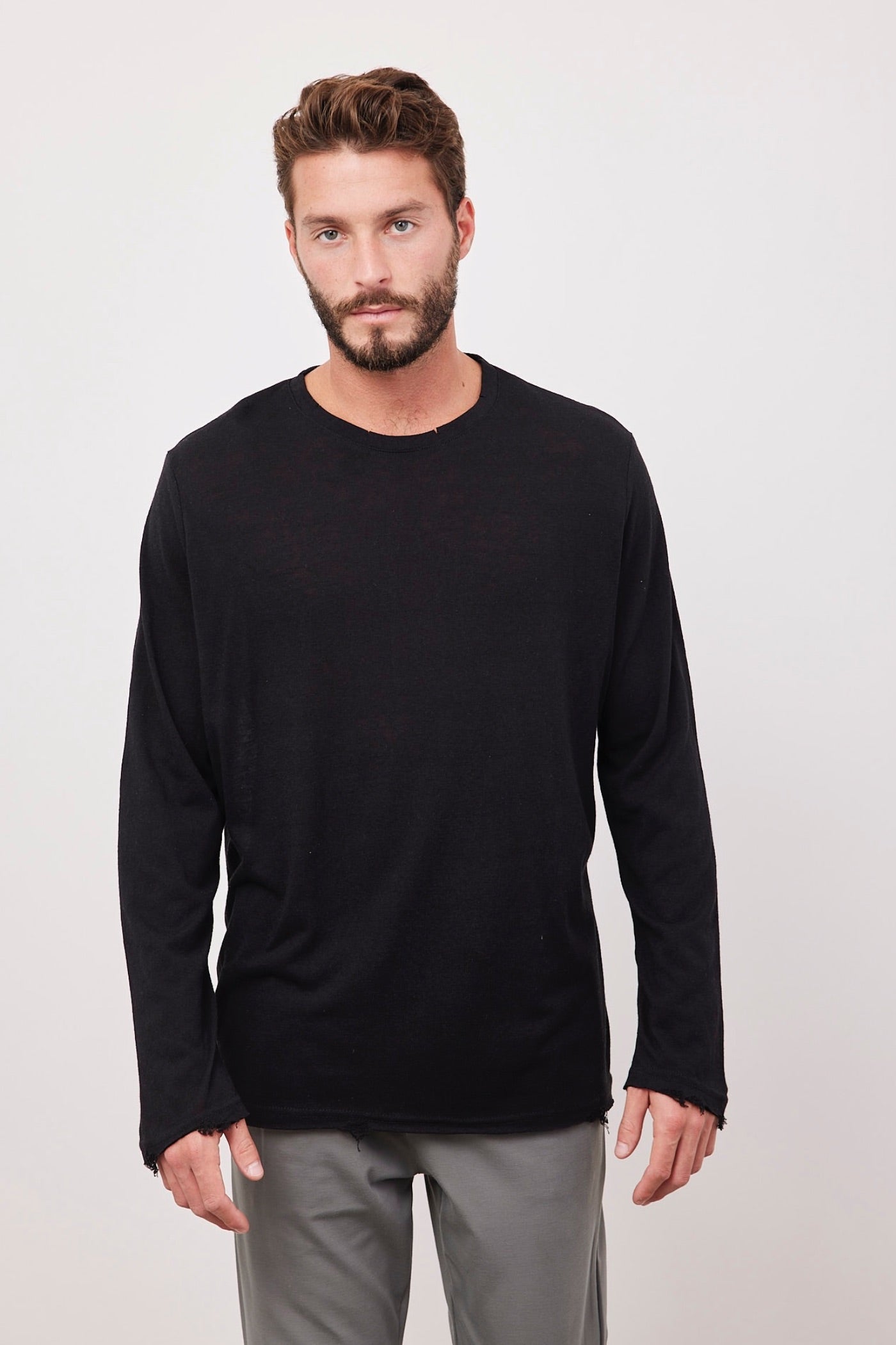 חולצה ארוכה בגימור קרעים - ITAY BRANDS