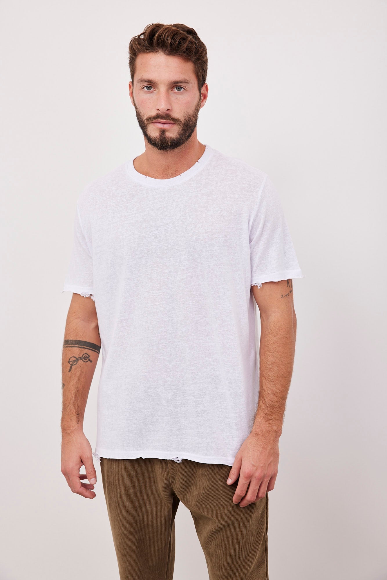 חולצה קצרה בגימור קרעים - ITAY BRANDS