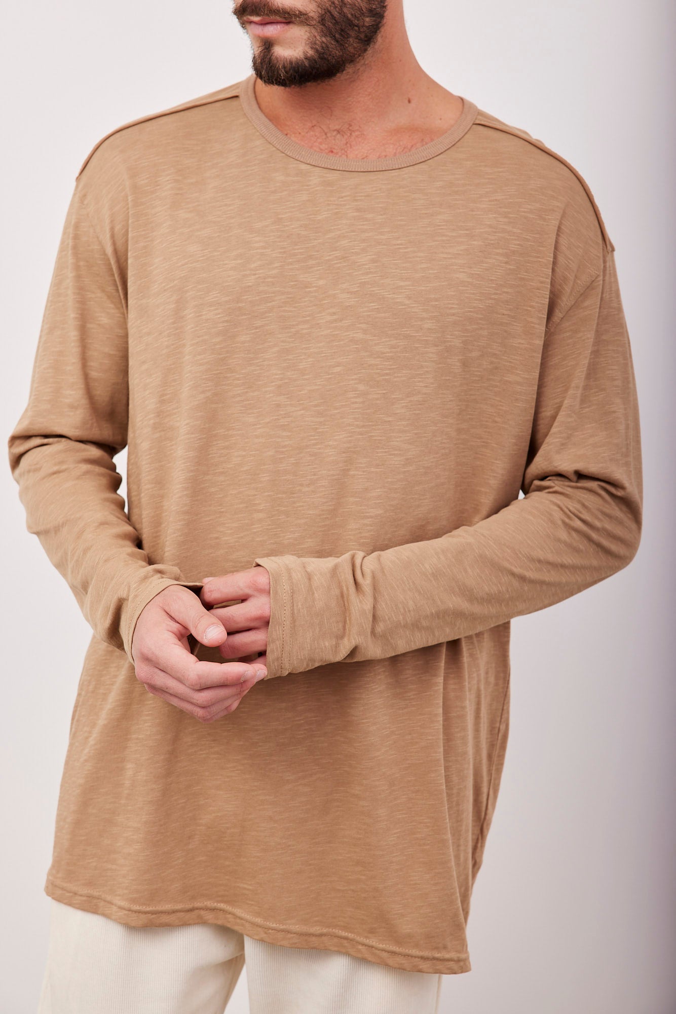 חולצה רכה עם תיפורים בולטים - ITAY BRANDS