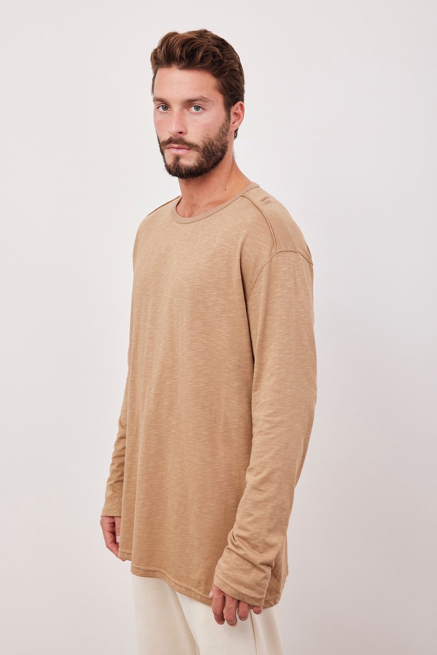 חולצה רכה עם תיפורים בולטים - ITAY BRANDS