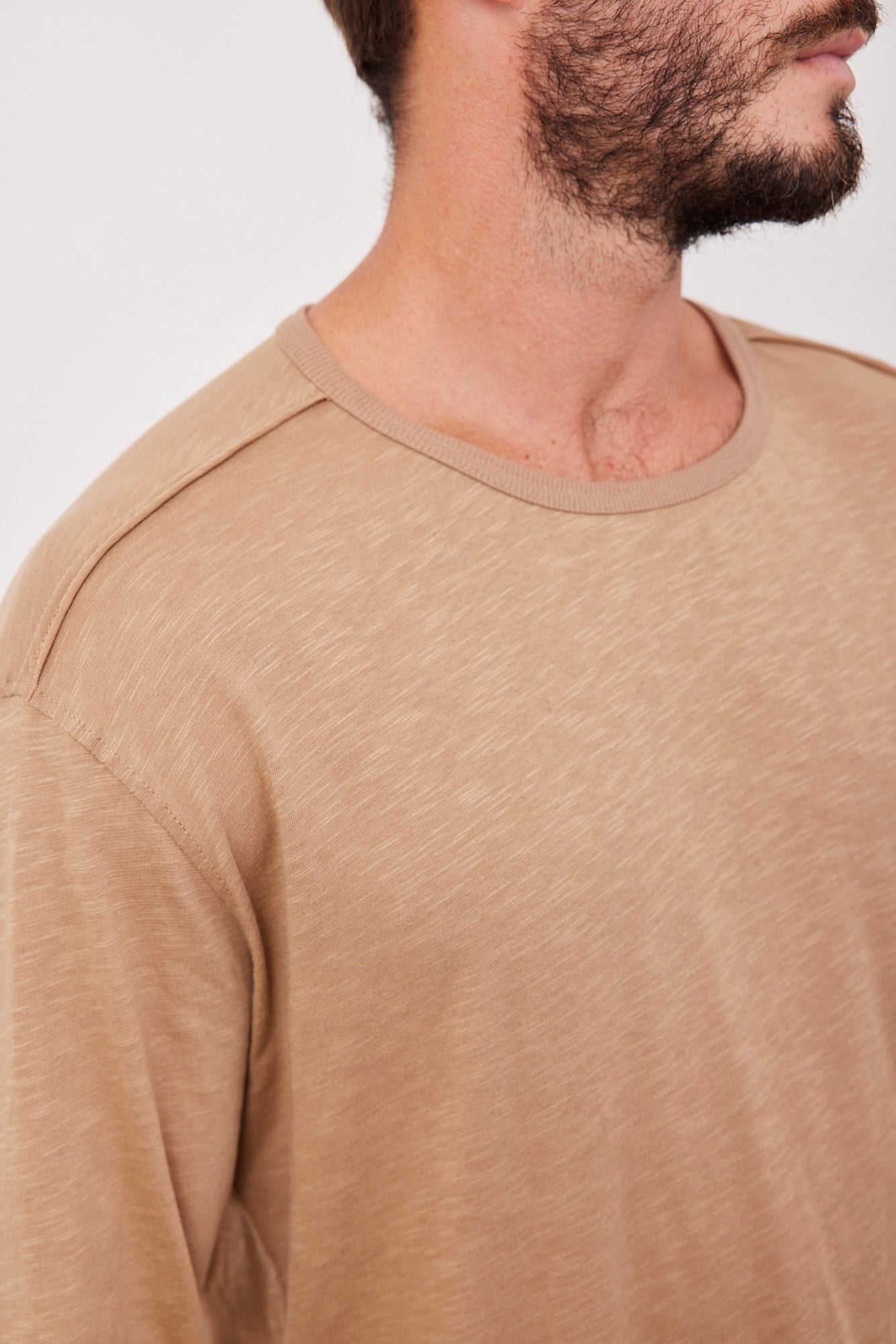 חולצה רכה עם תיפורים בולטים - ITAY BRANDS