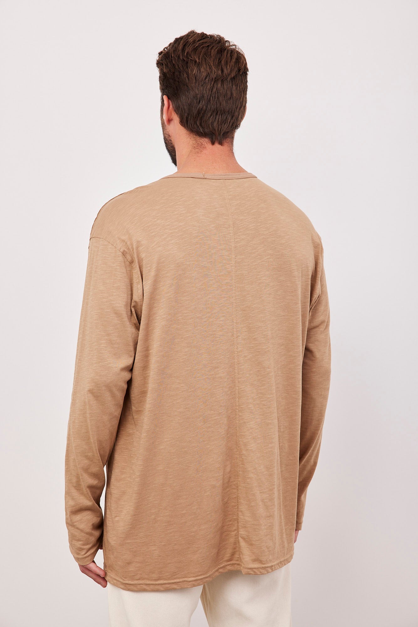 חולצה רכה עם תיפורים בולטים - ITAY BRANDS