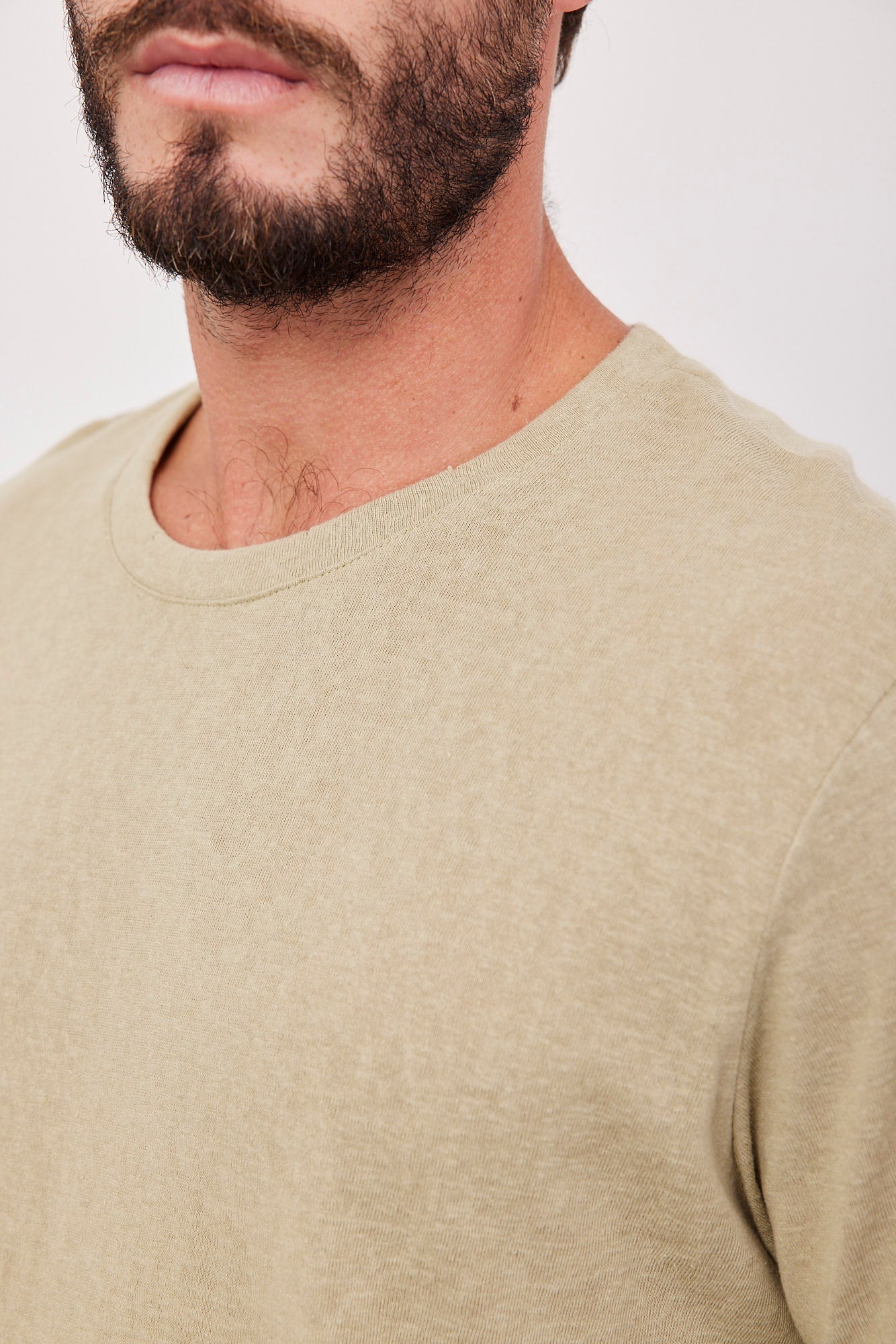 חולצה קצרה בגימור קרעים - ITAY BRANDS