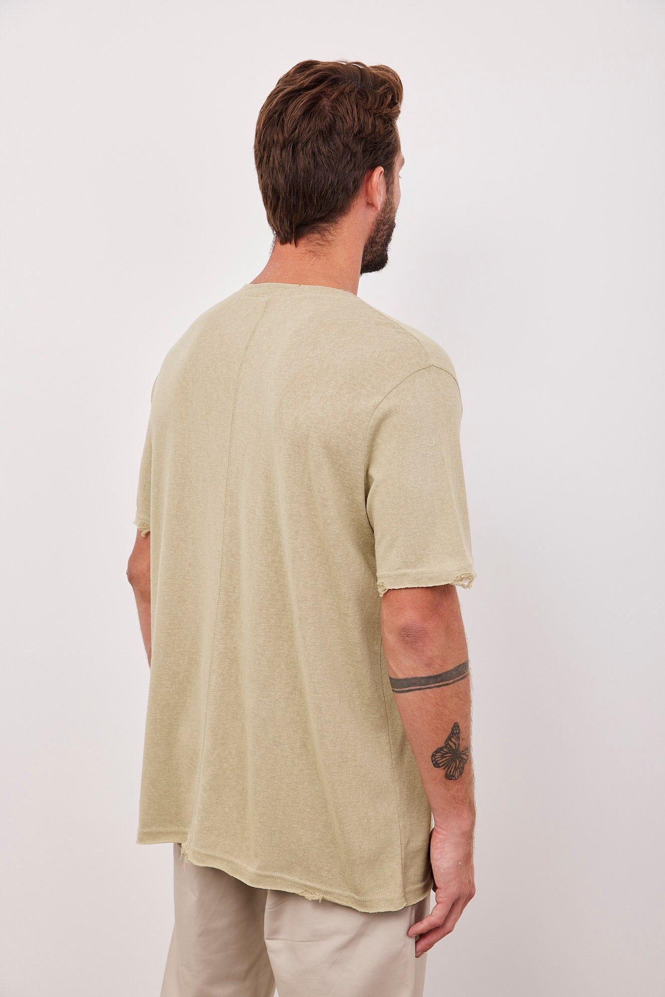 חולצה קצרה בגימור קרעים - ITAY BRANDS