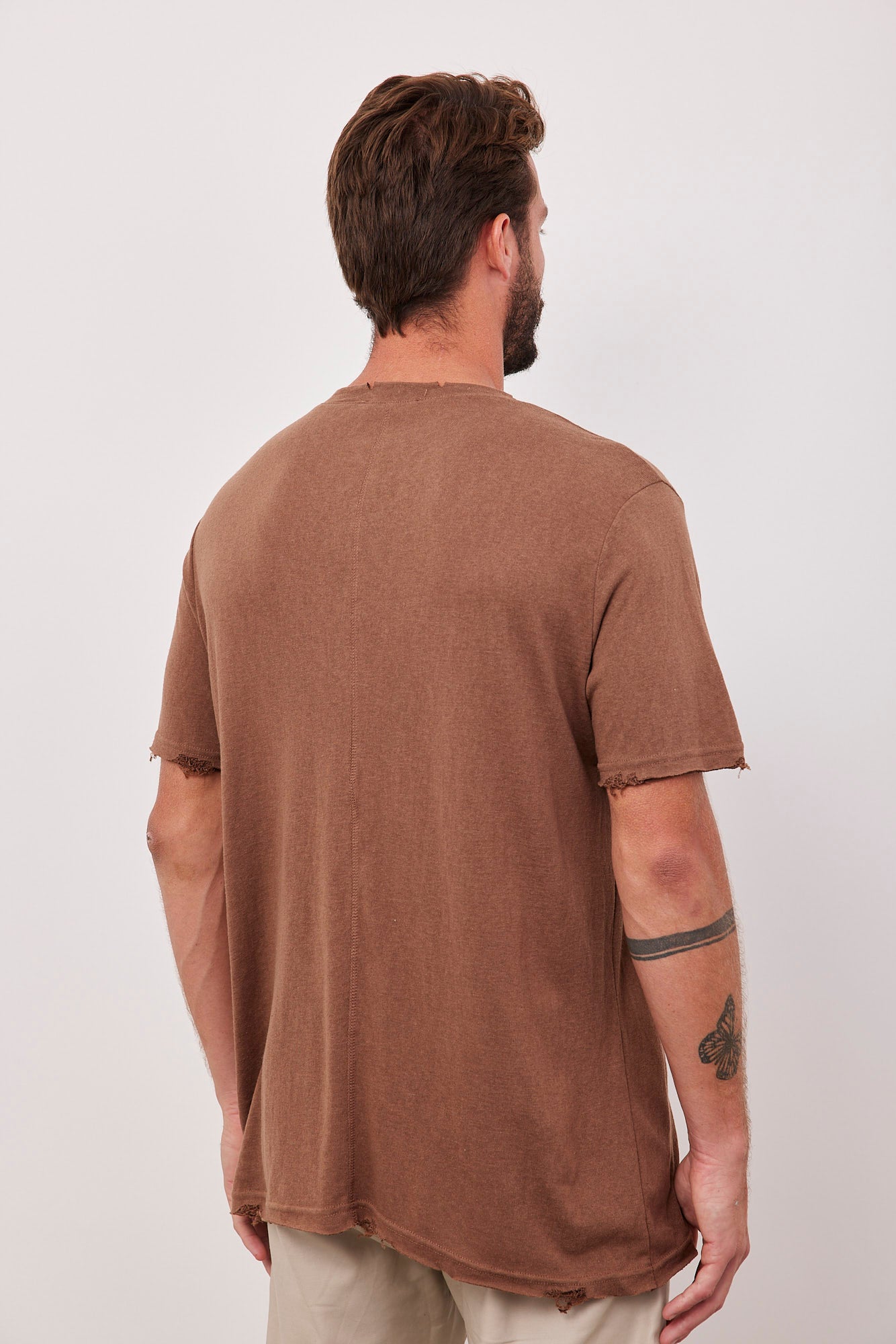 חולצה קצרה בגימור קרעים - ITAY BRANDS