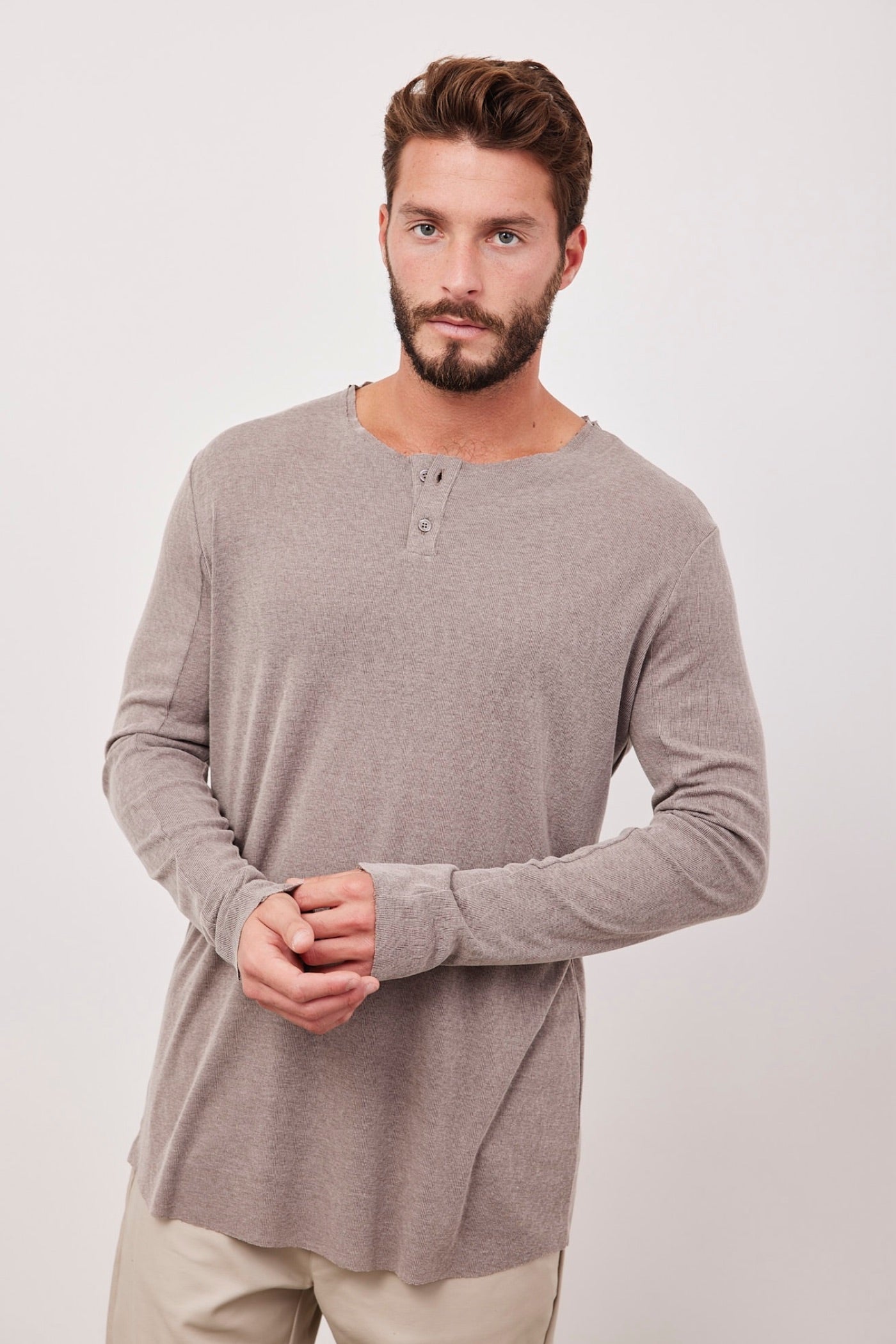 חולצה עם סיומת גזורה בשילוב כפתורים - ITAY BRANDS