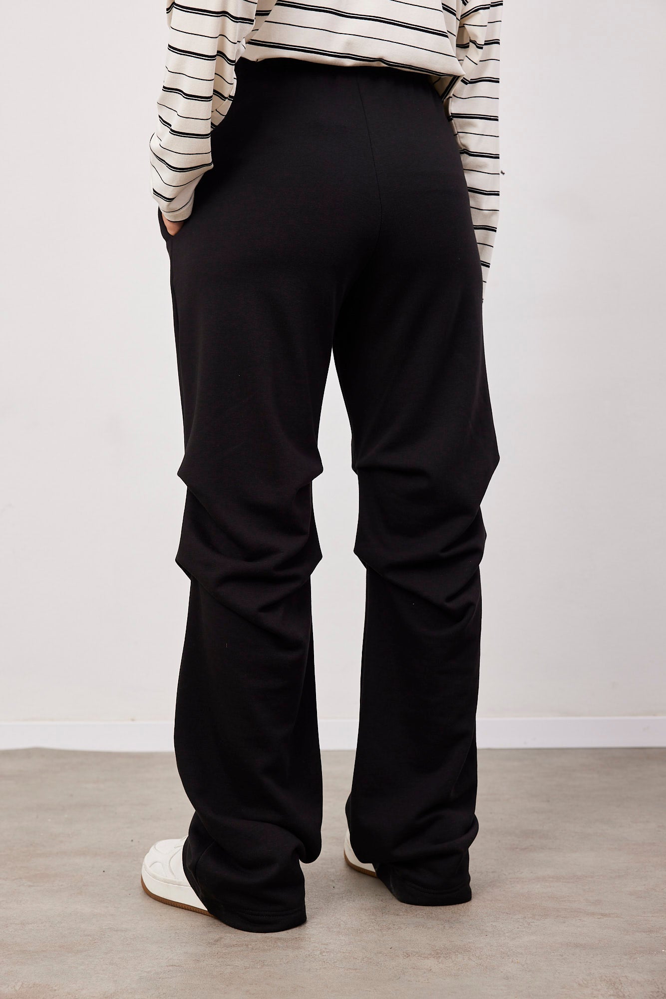 מכנסי טרנינג עם כיווצים - ITAY BRANDS