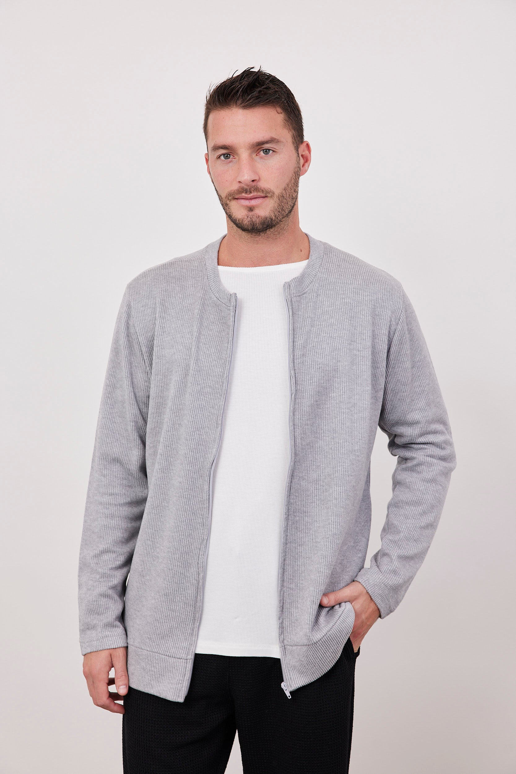 סריג קרדיגן בשילוב רוכסן