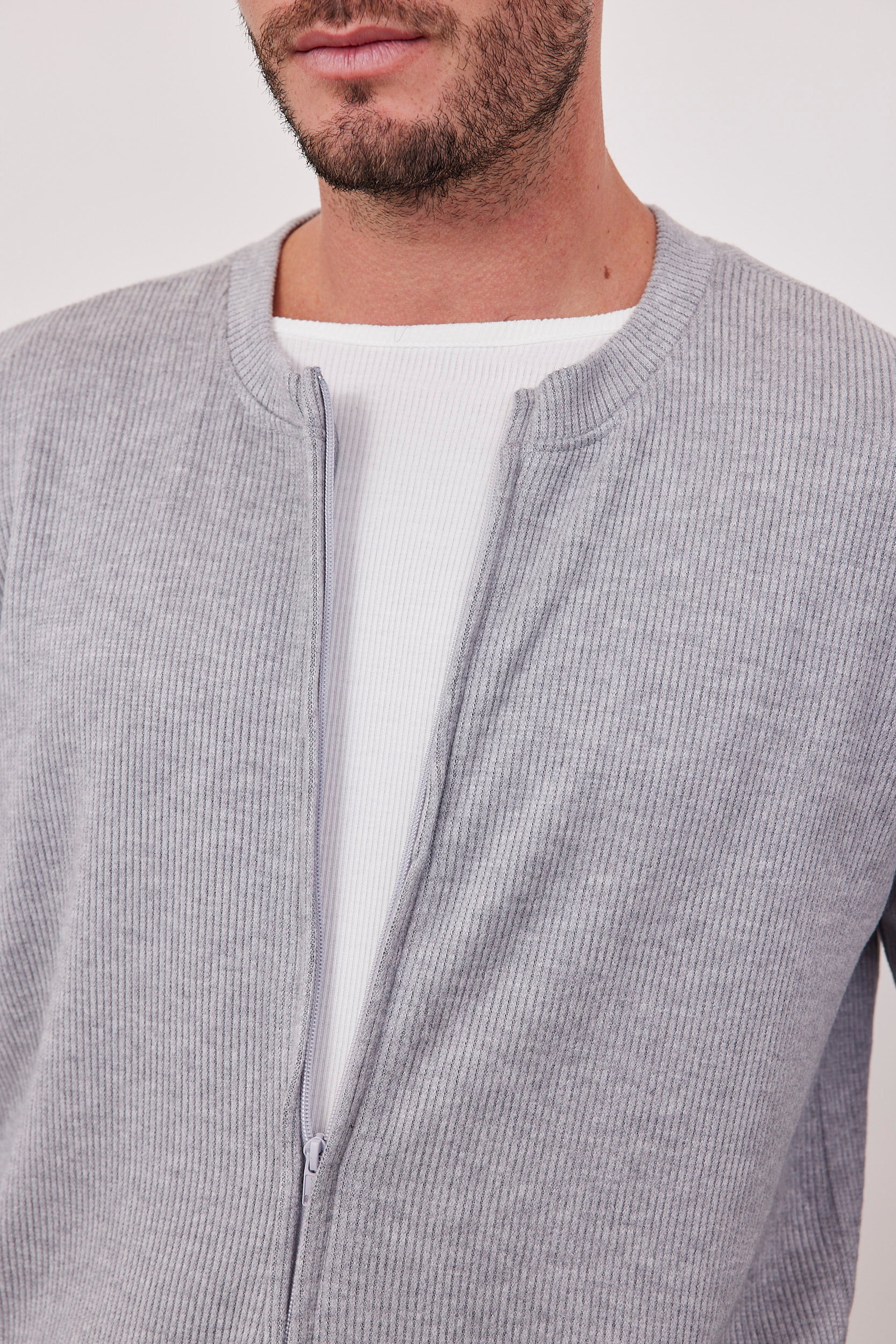 סריג קרדיגן בשילוב רוכסן