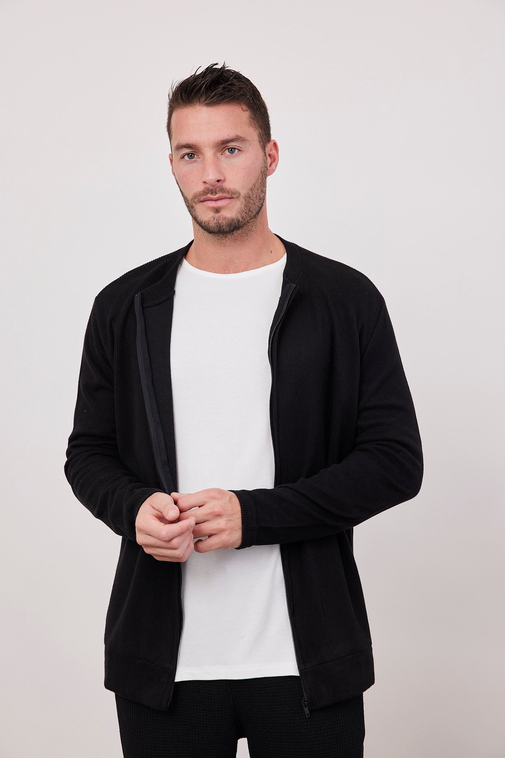 סריג קרדיגן בשילוב רוכסן