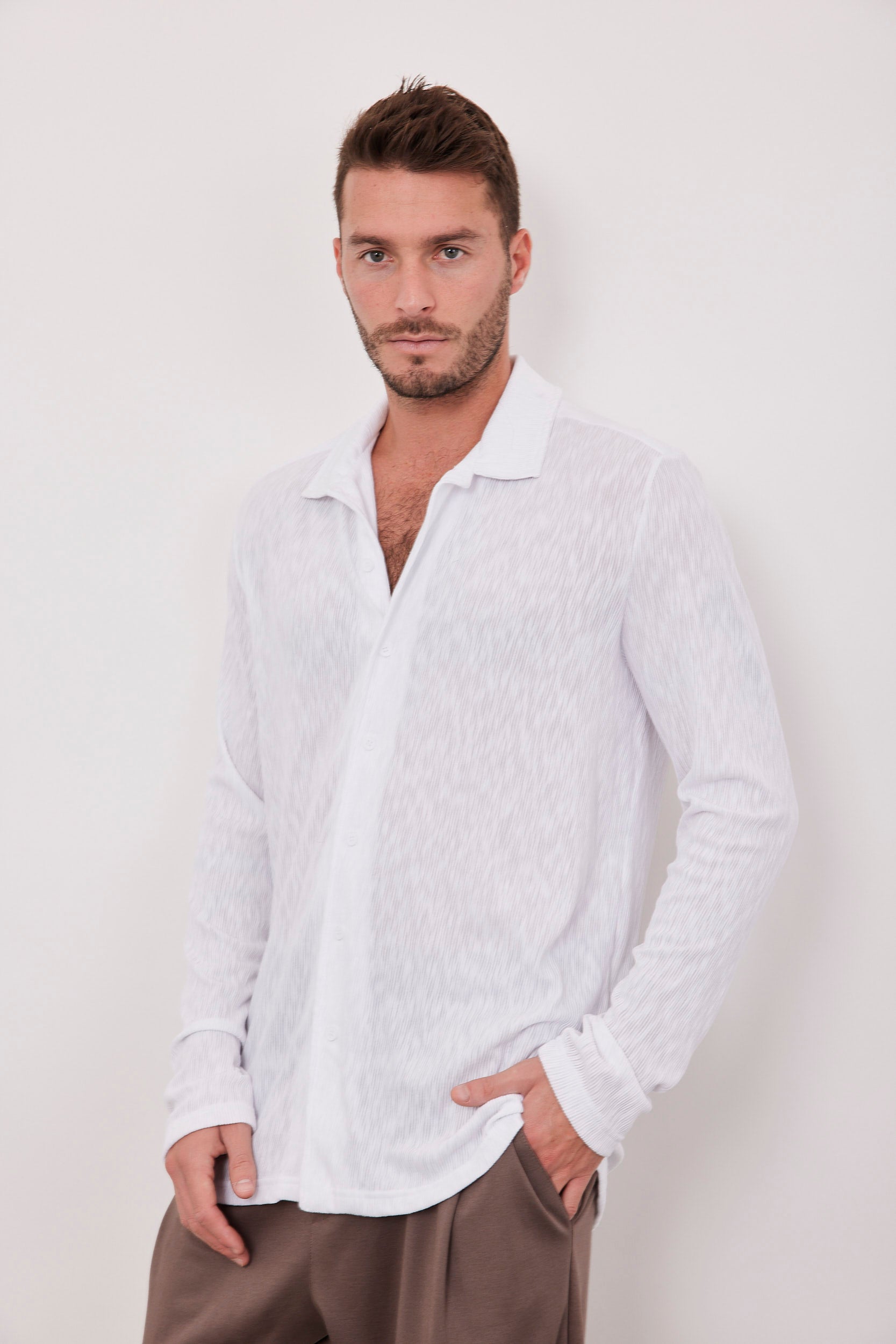 חולצת מכופתרת עם טקסטורה