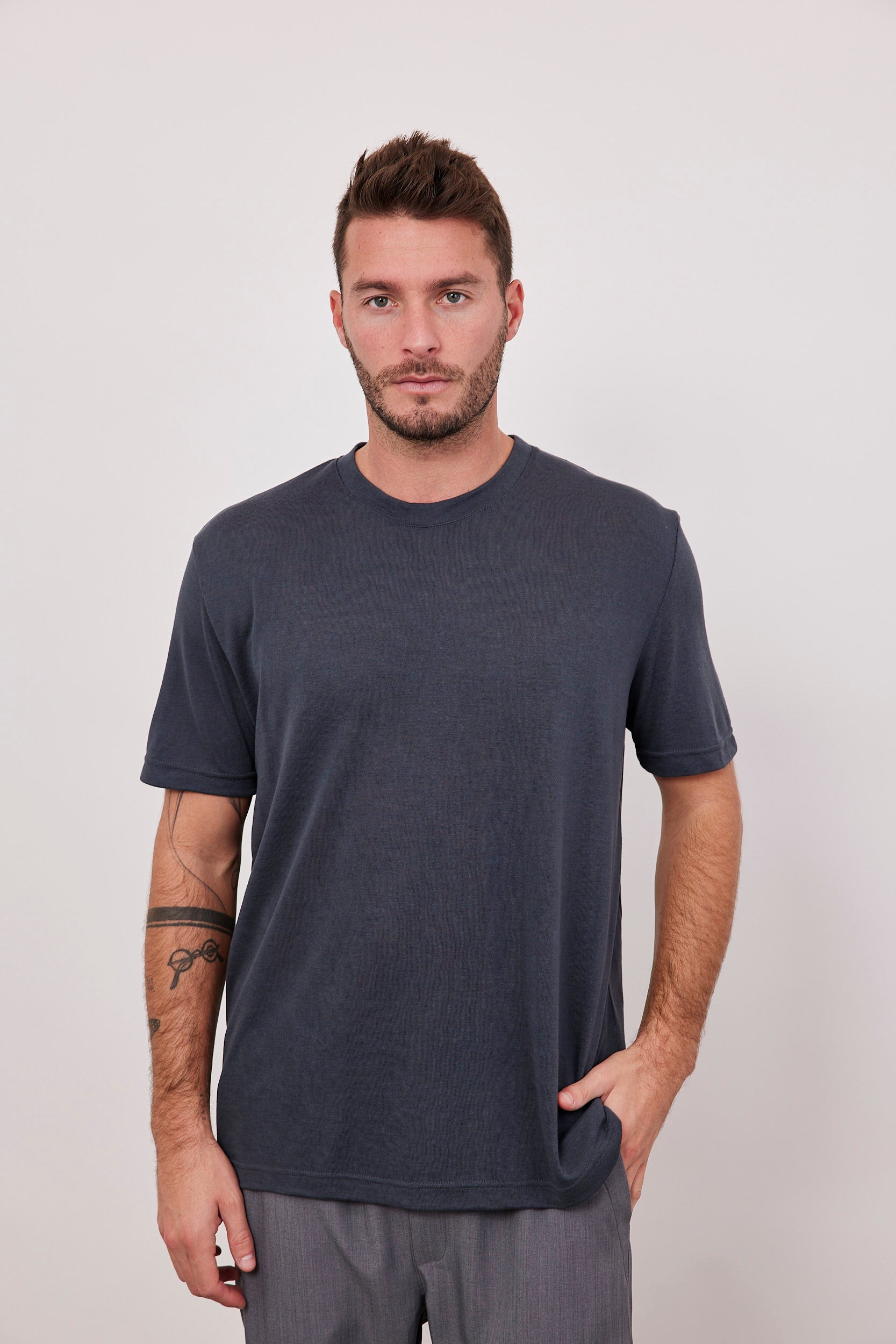 חולצת סלאב במראה פשתן