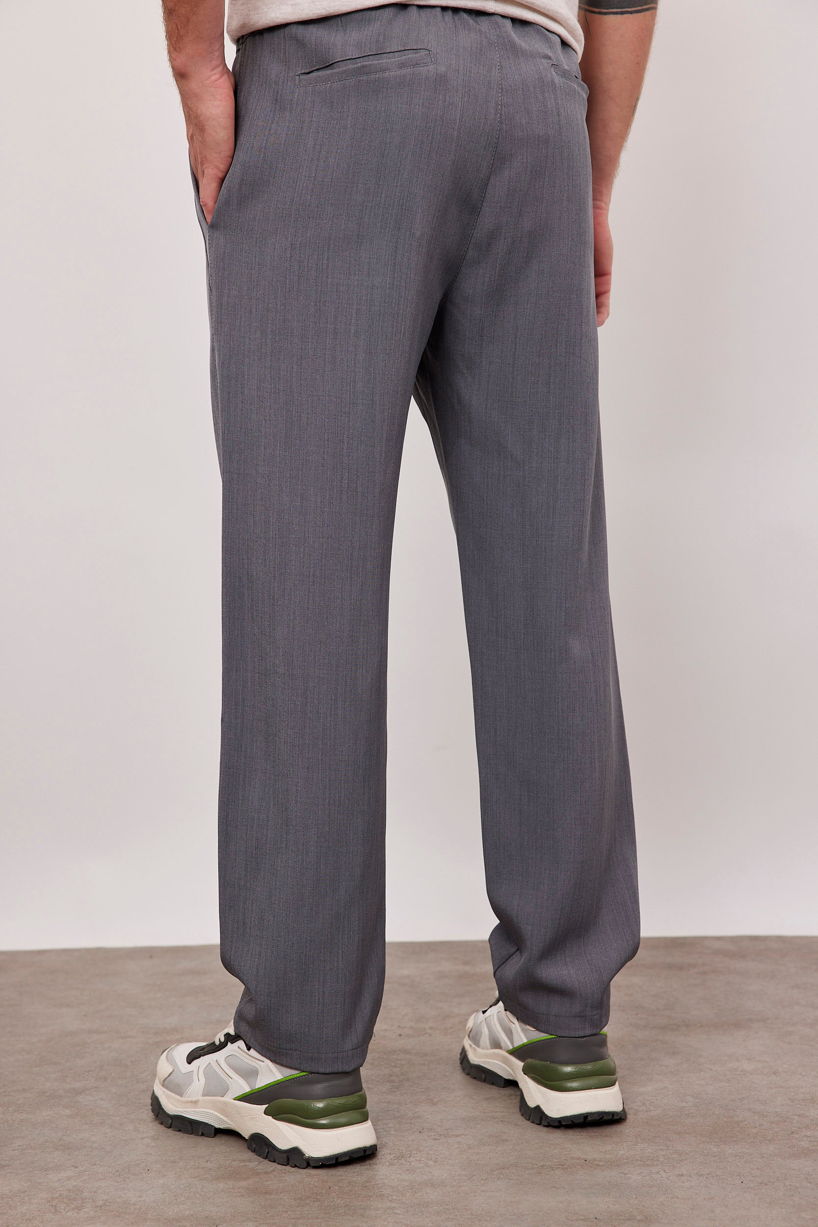 מכנסיים מחויטים עם גומי