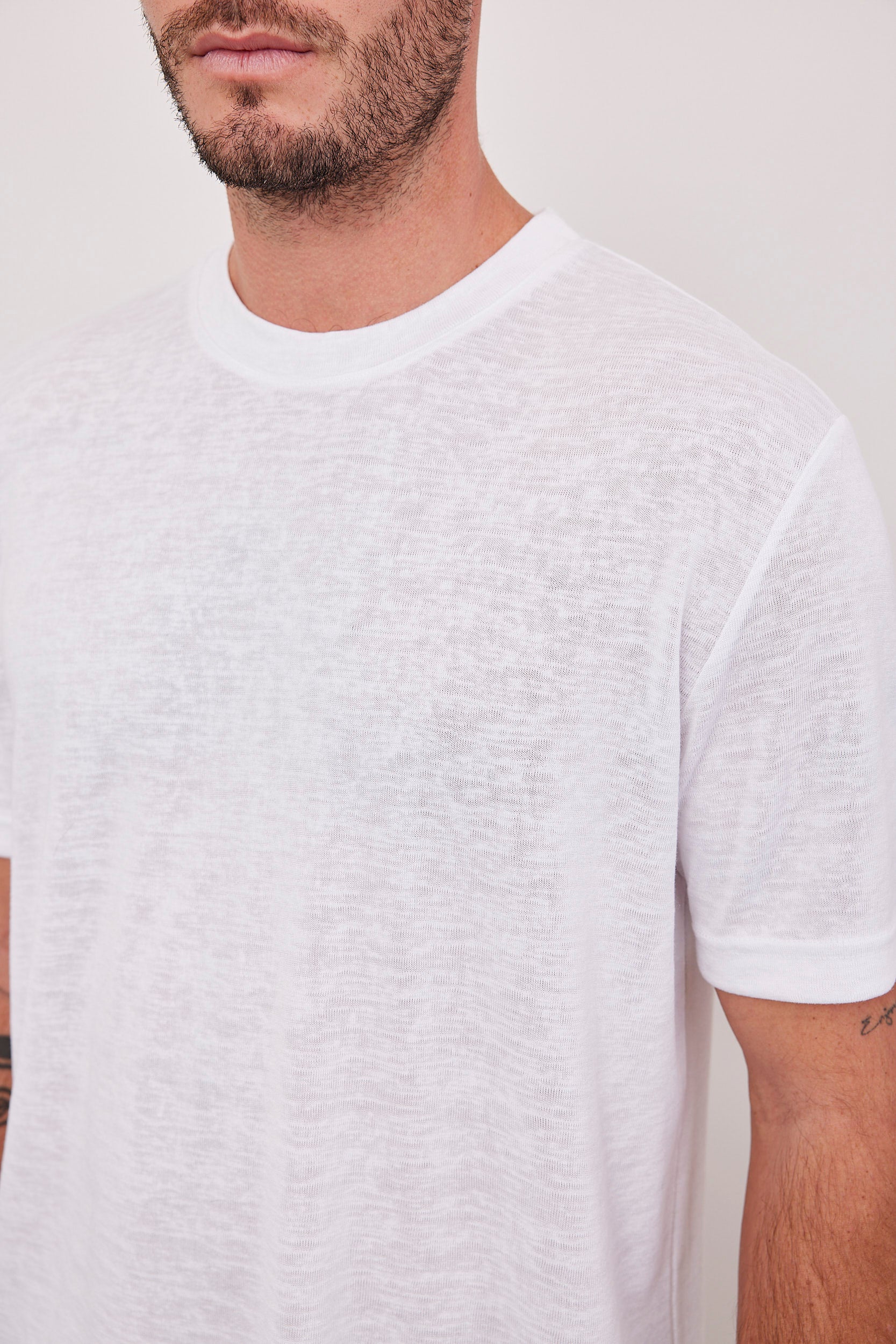 חולצת סלאב במראה פשתן