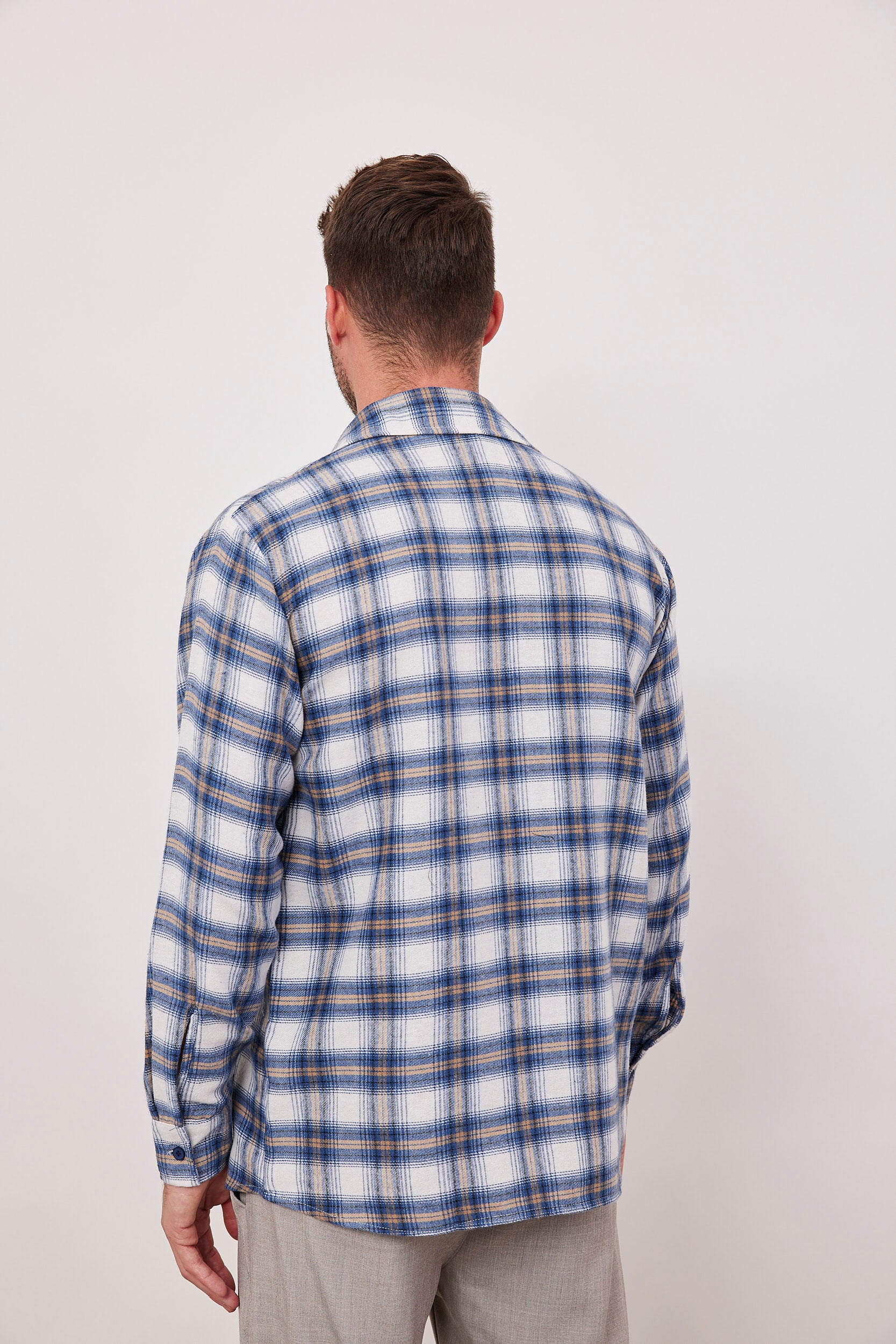 חולצה מכופתרת משבצות