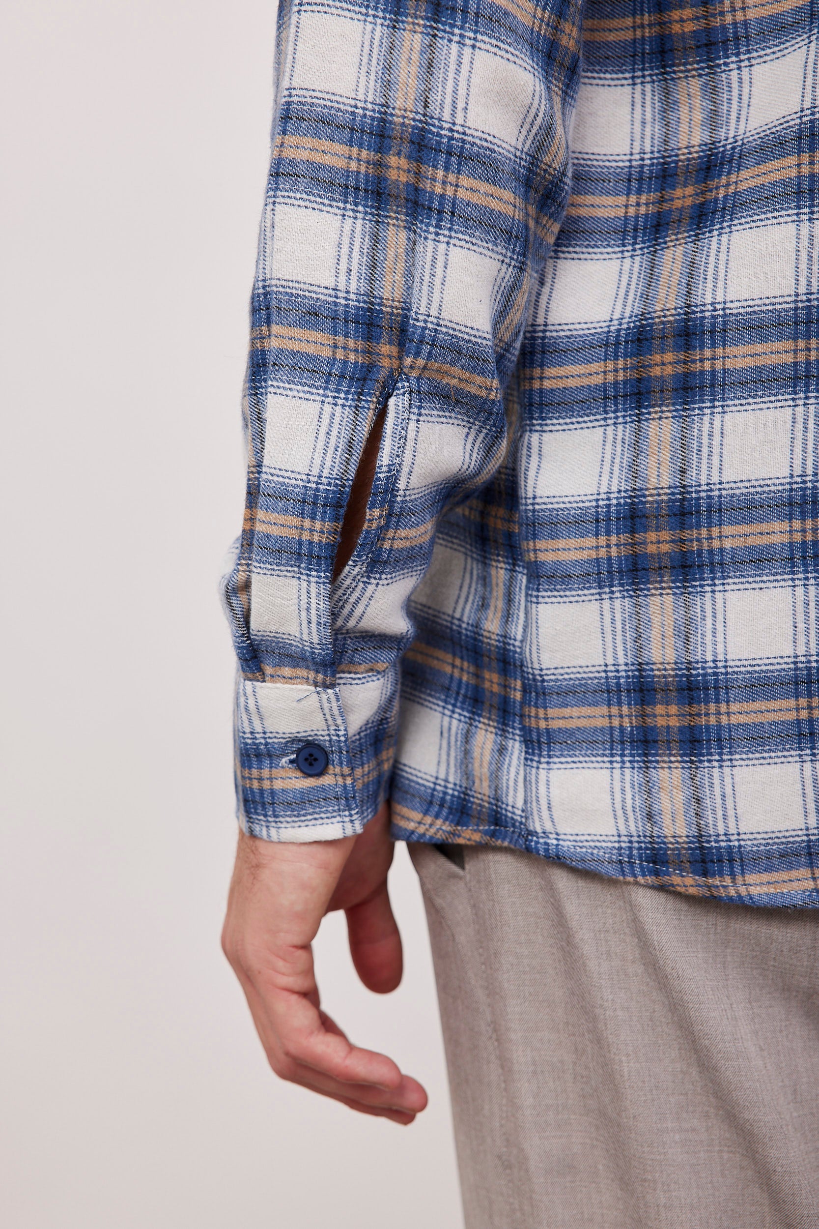 חולצה מכופתרת משבצות