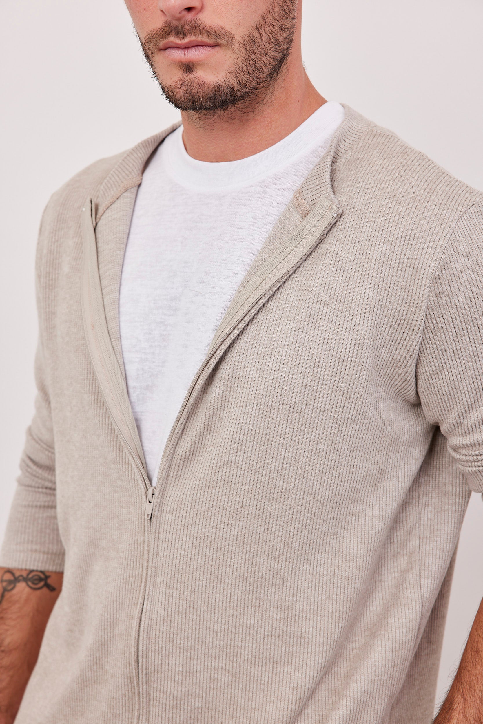 סריג קרדיגן בשילוב רוכסן