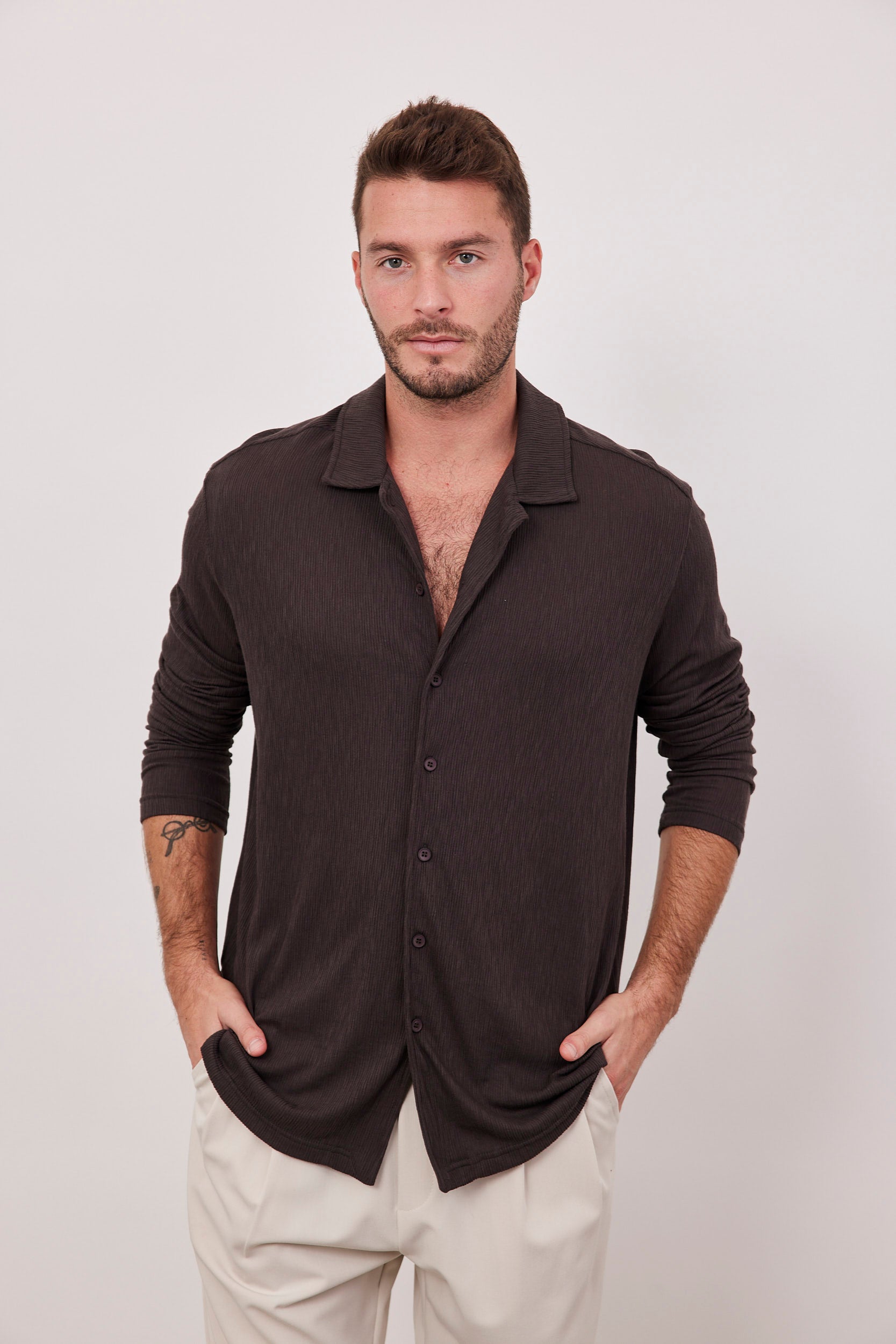 חולצת מכופתרת עם טקסטורה