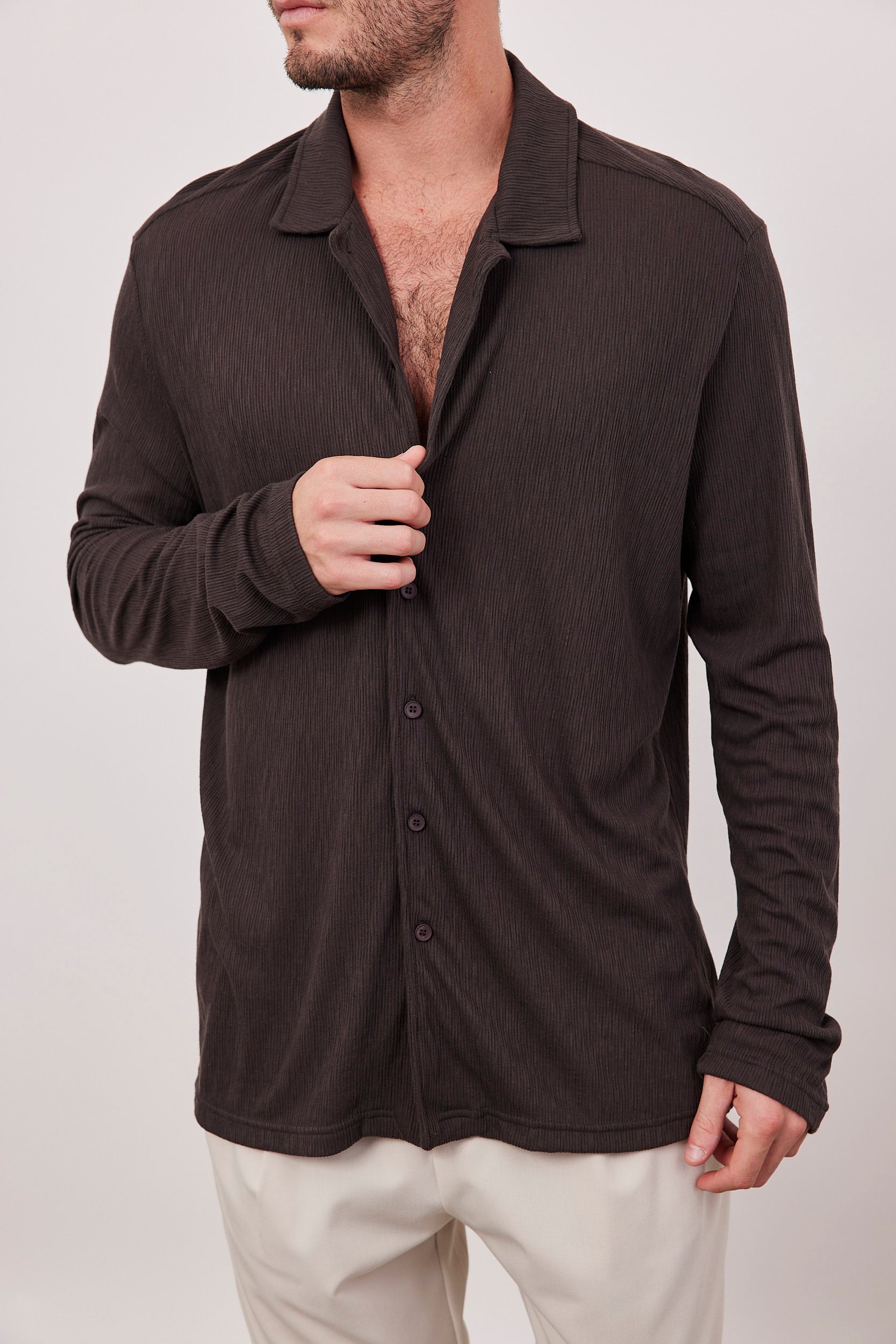 חולצת מכופתרת עם טקסטורה