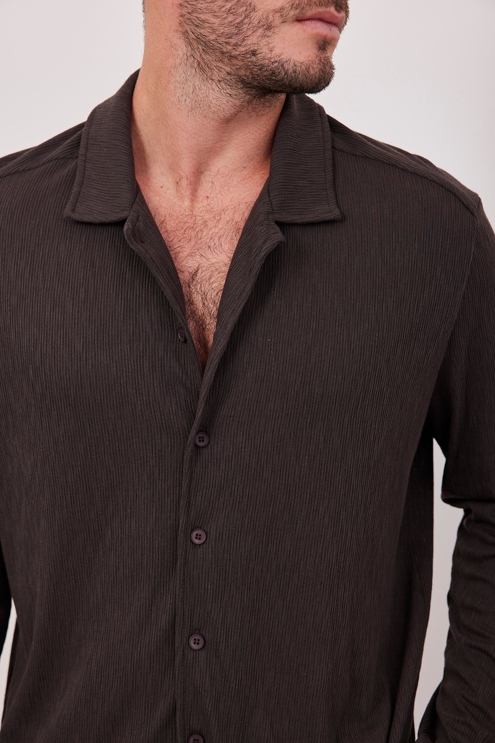 חולצת מכופתרת עם טקסטורה